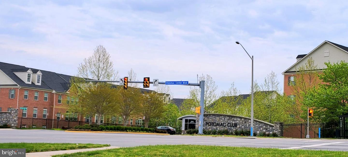 POTOMAC CLUB CONDOMINIUMS - Residential Lease