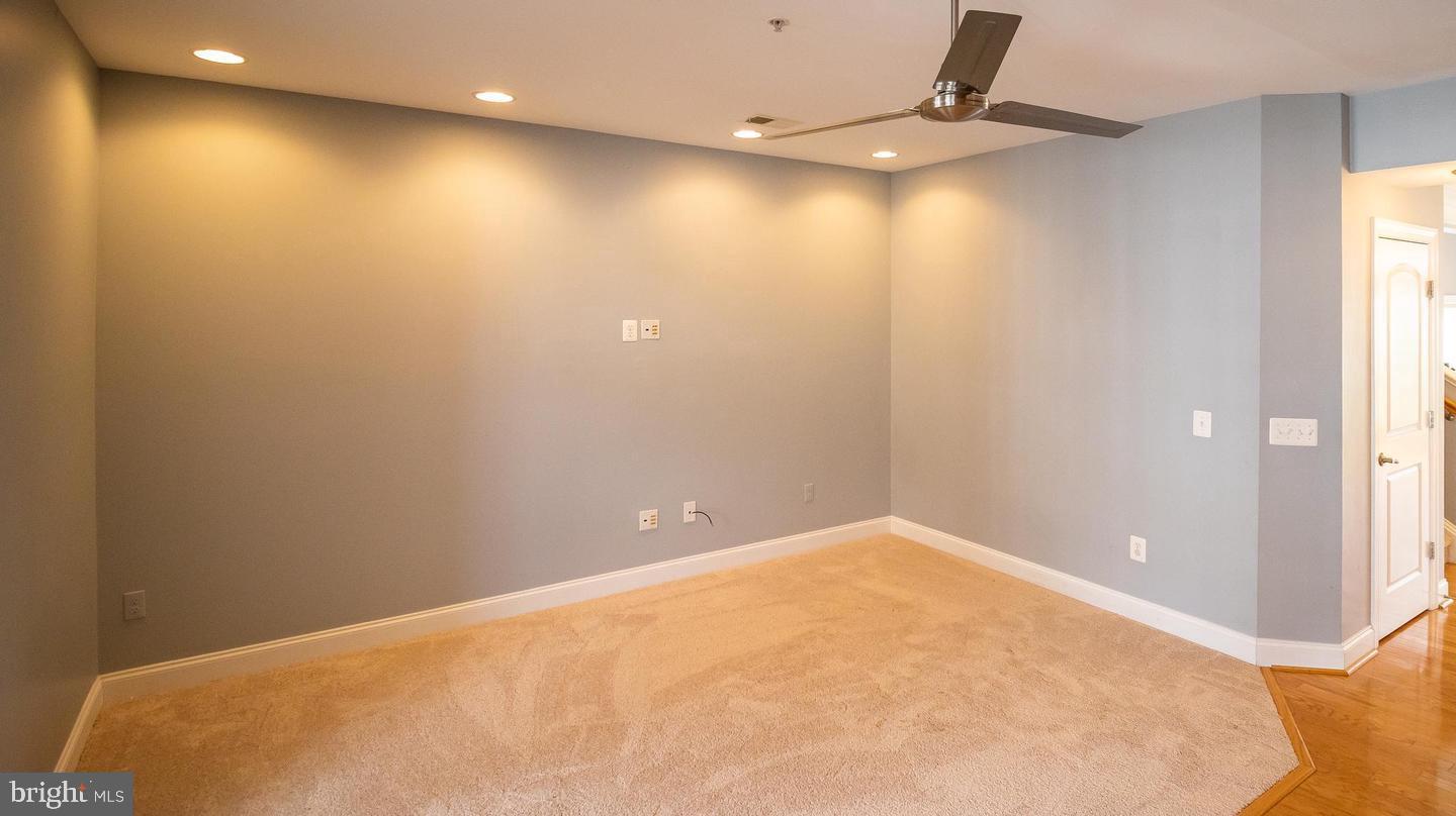 POTOMAC CLUB CONDOMINIUMS - Residential Lease