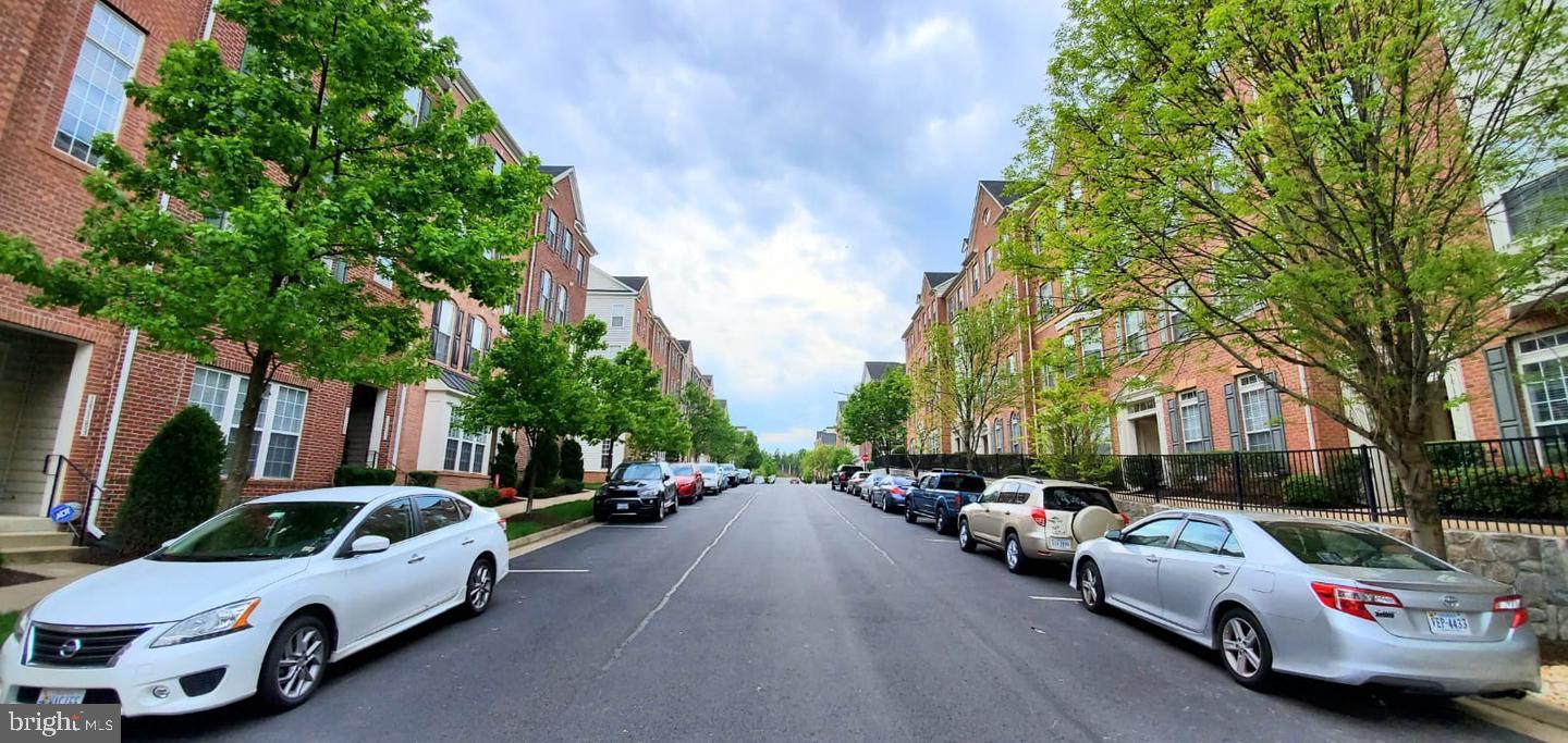 POTOMAC CLUB CONDOMINIUMS - Residential Lease
