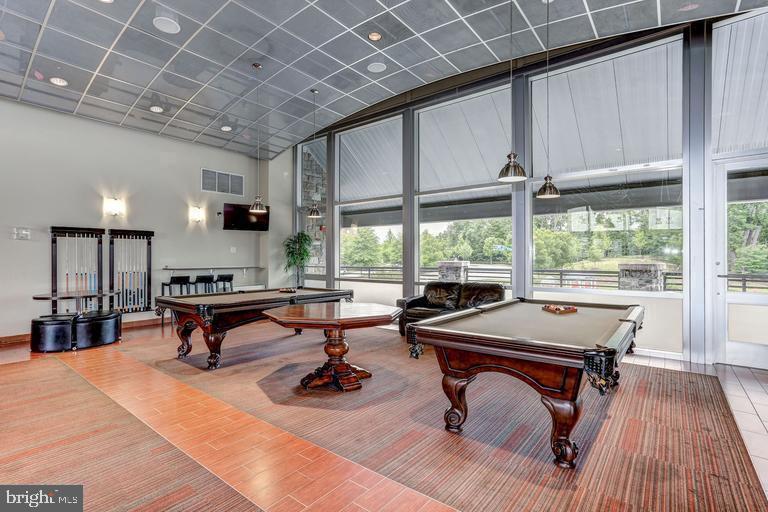 POTOMAC CLUB CONDOMINIUMS - Residential Lease