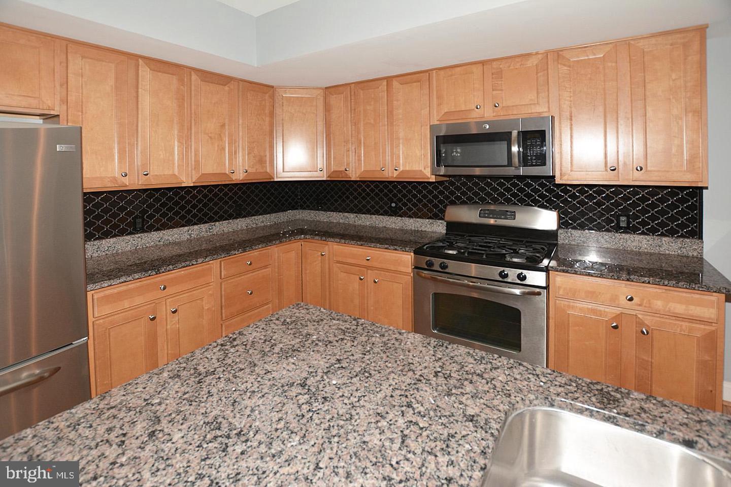 POTOMAC CLUB CONDOMINIUMS - Residential Lease