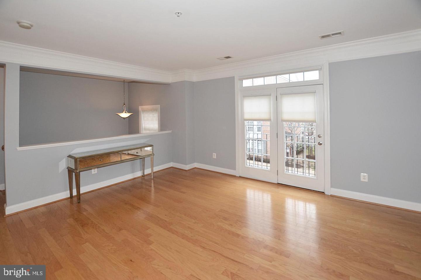 POTOMAC CLUB CONDOMINIUMS - Residential Lease