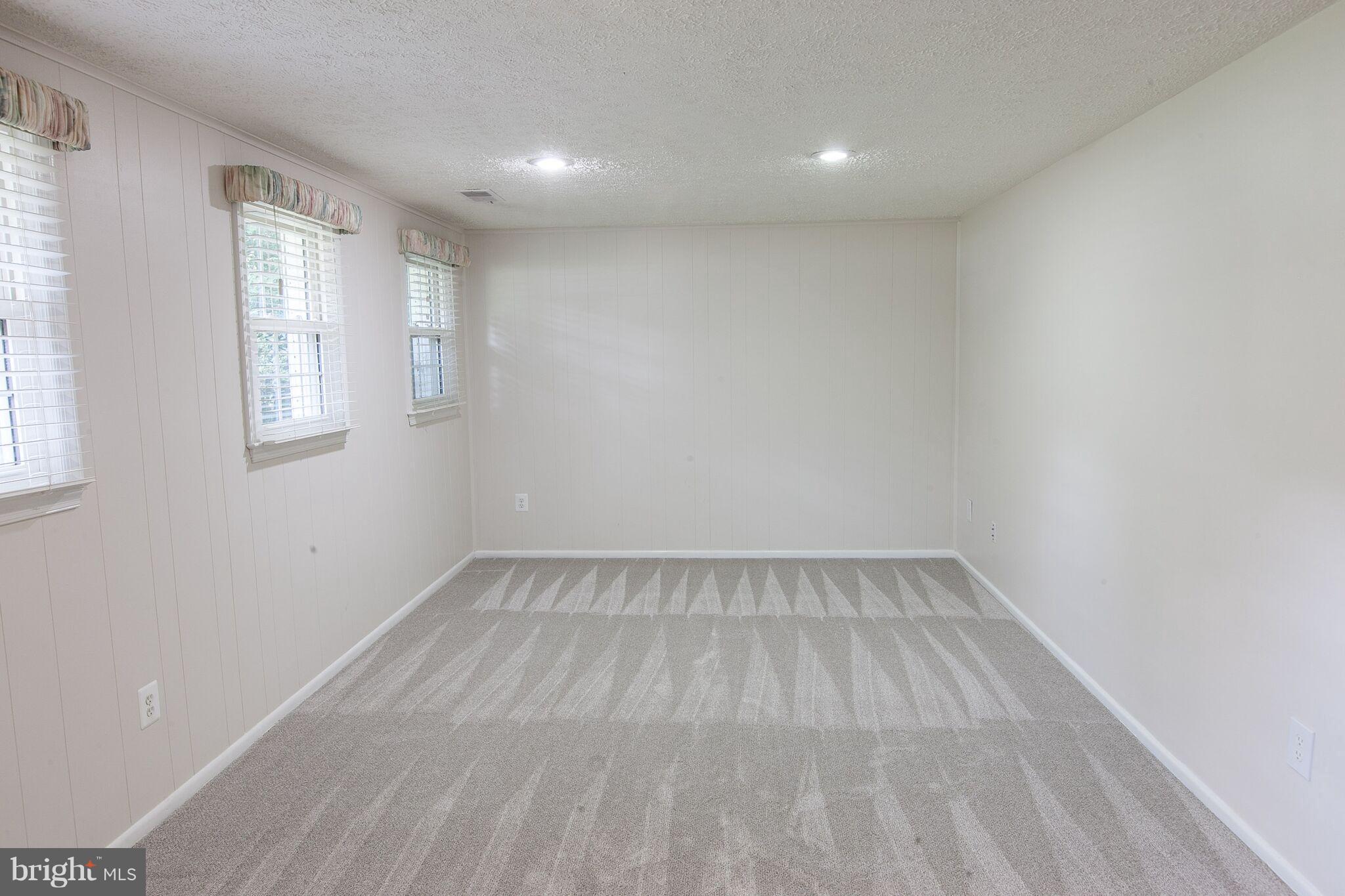 LAKE BRADDOCK - Residential