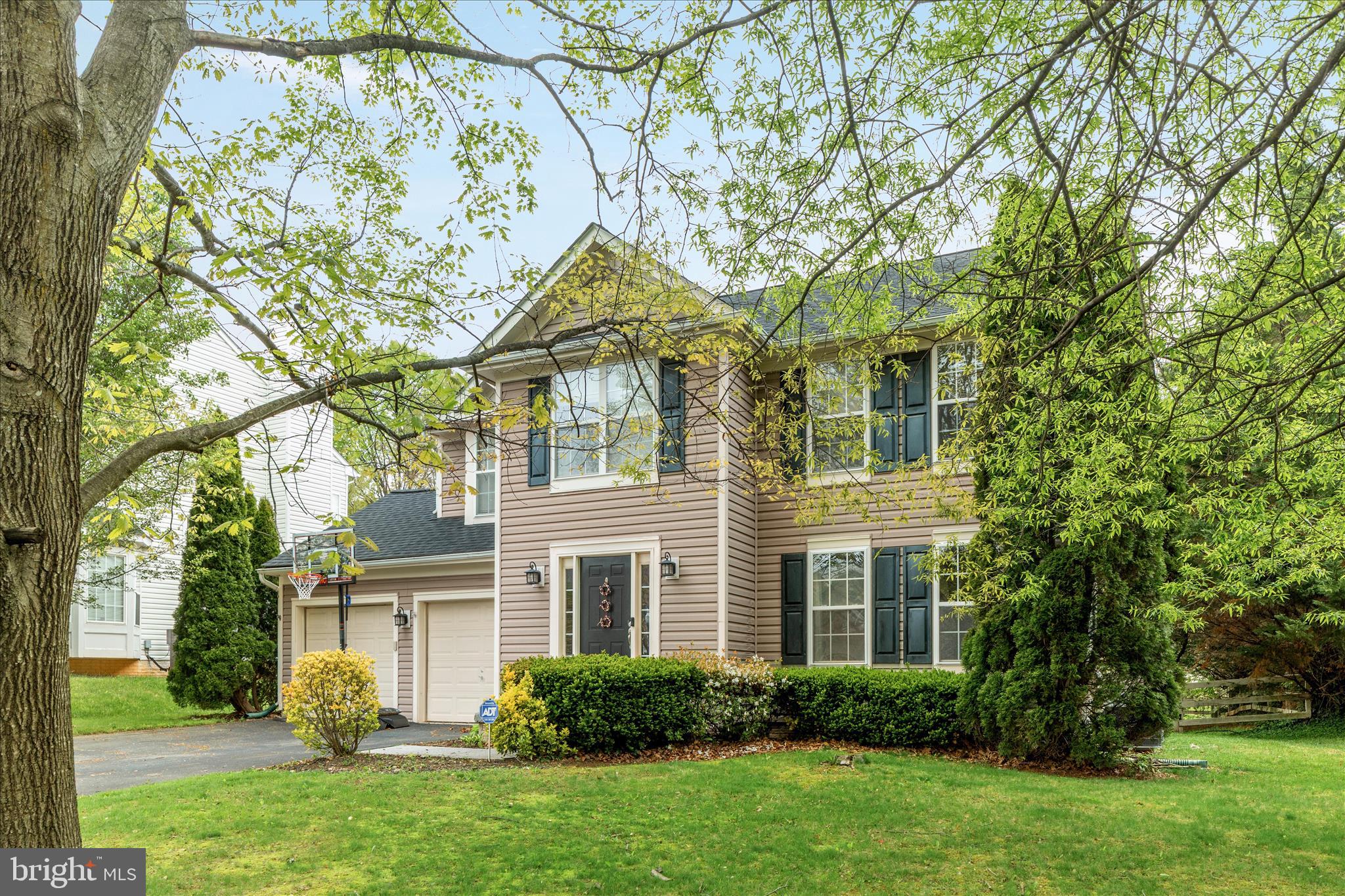 ROUND HILL - Residential
