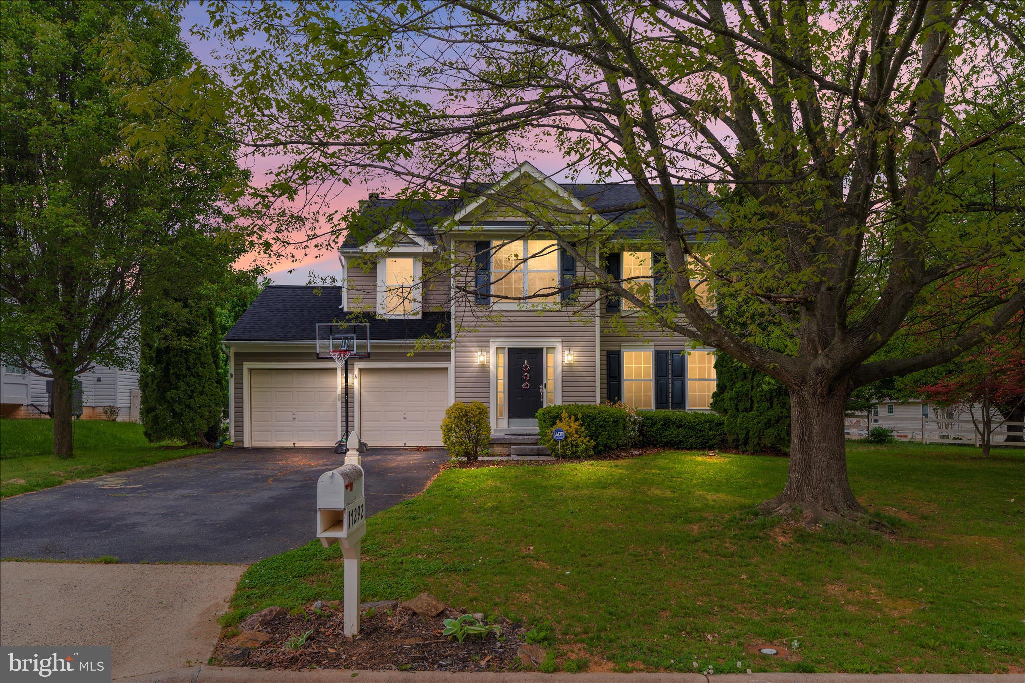ROUND HILL - Residential