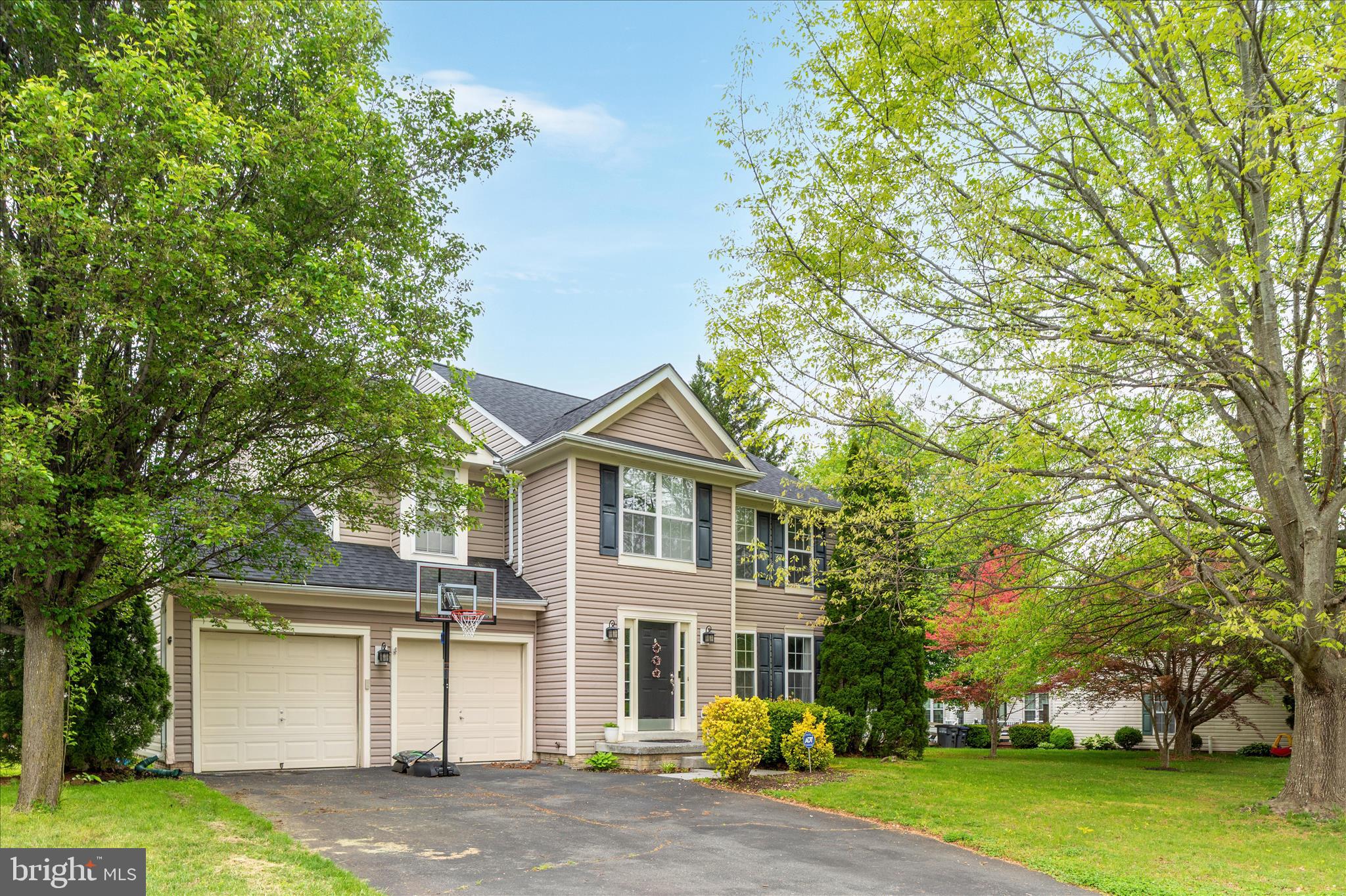 ROUND HILL - Residential