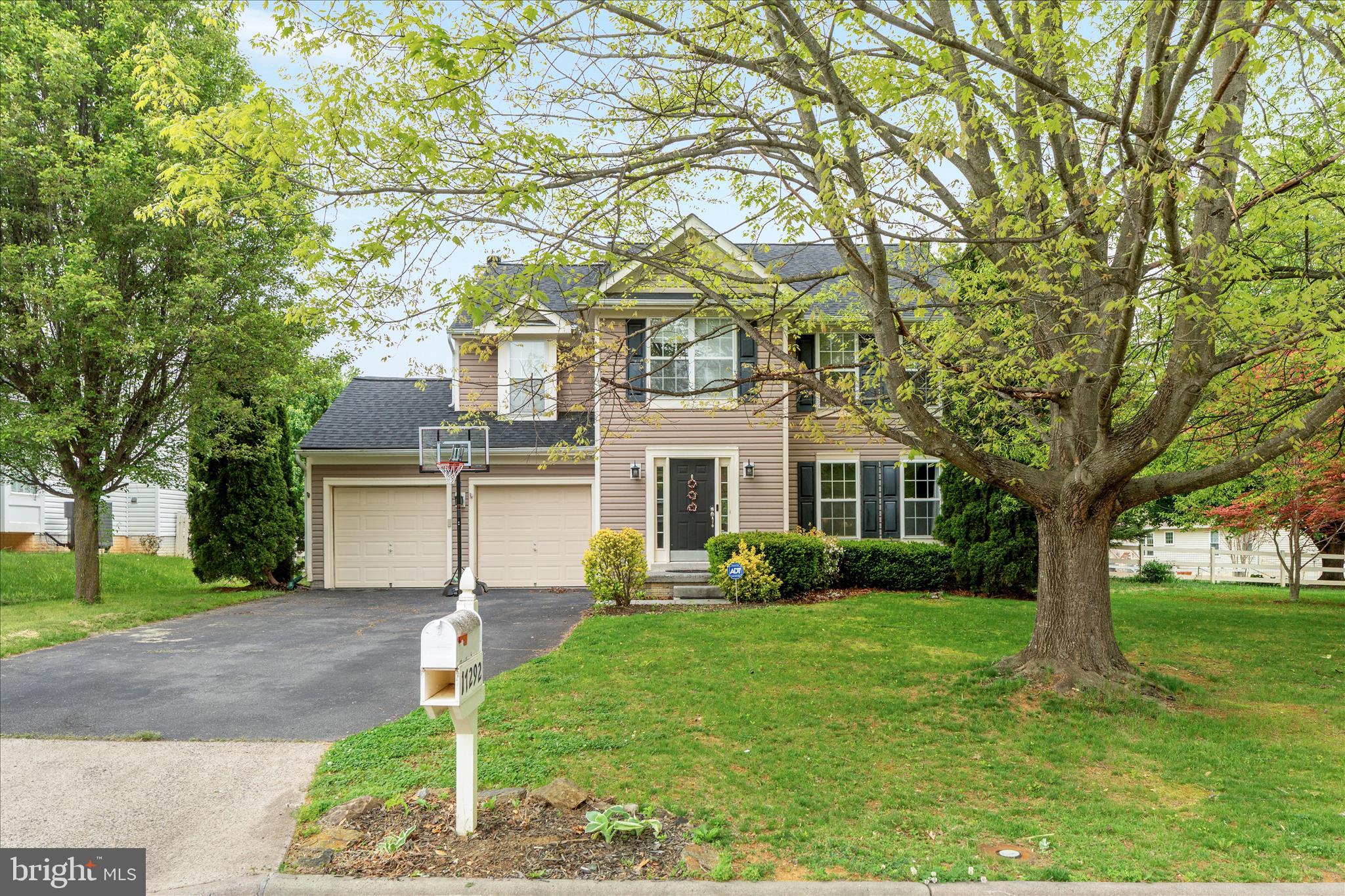 ROUND HILL - Residential