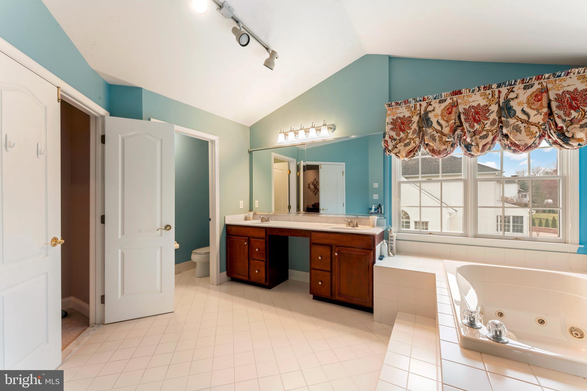 NORTHAMPTON HUNT - Residential