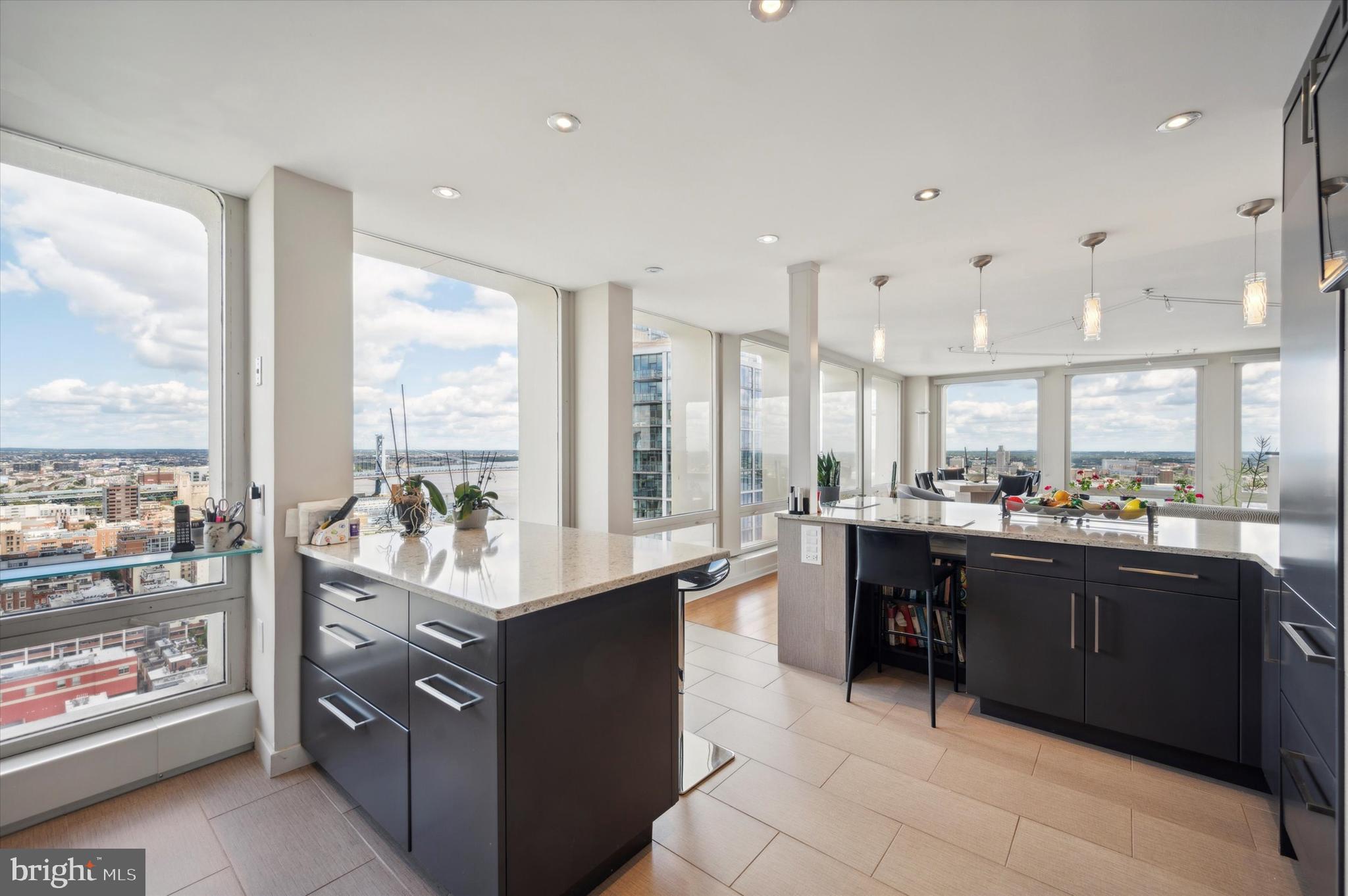 SOCIETY HILL - Residential