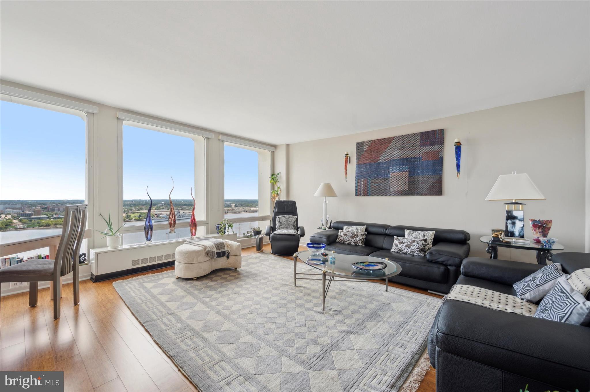 SOCIETY HILL - Residential