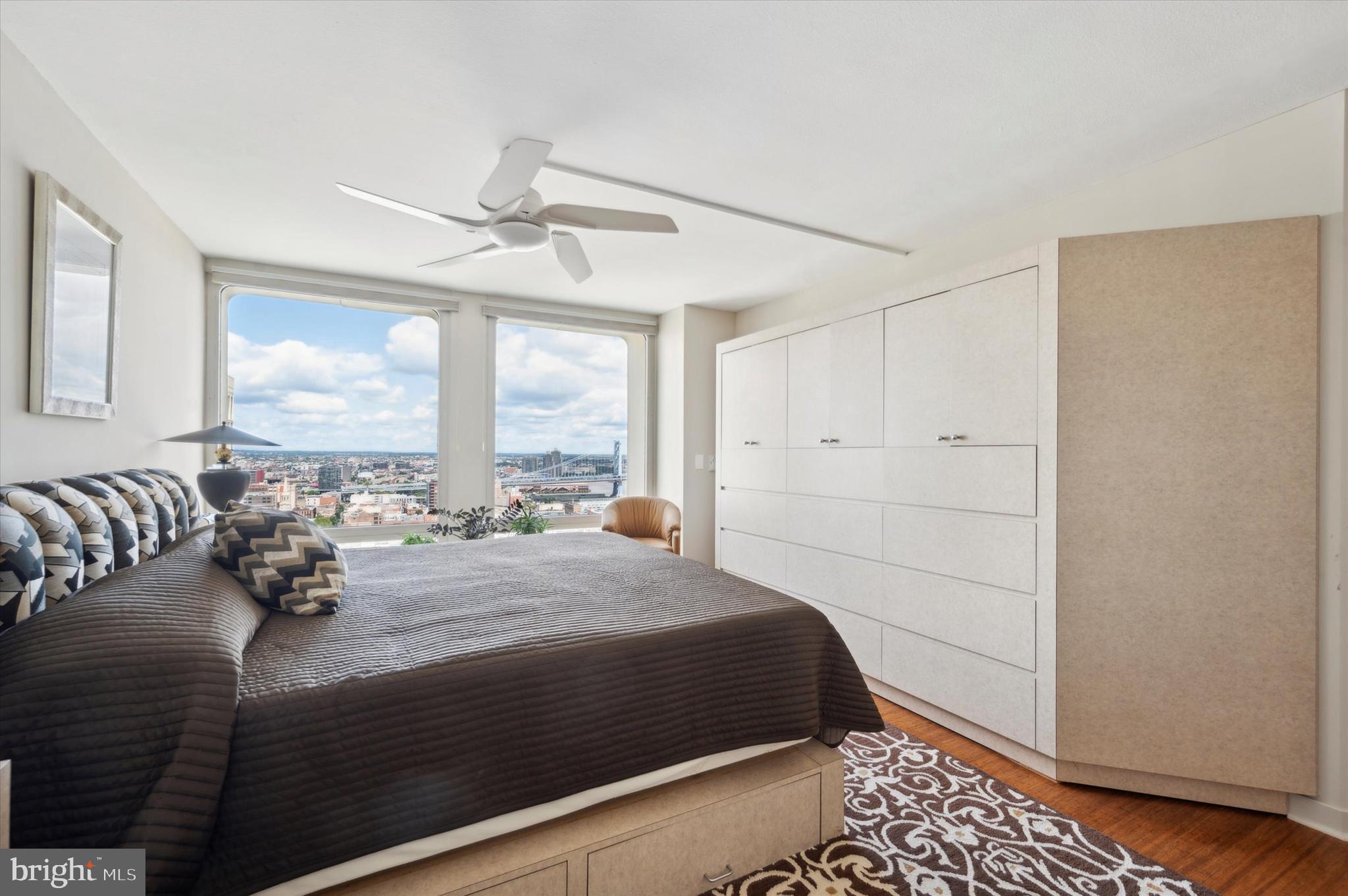 SOCIETY HILL - Residential