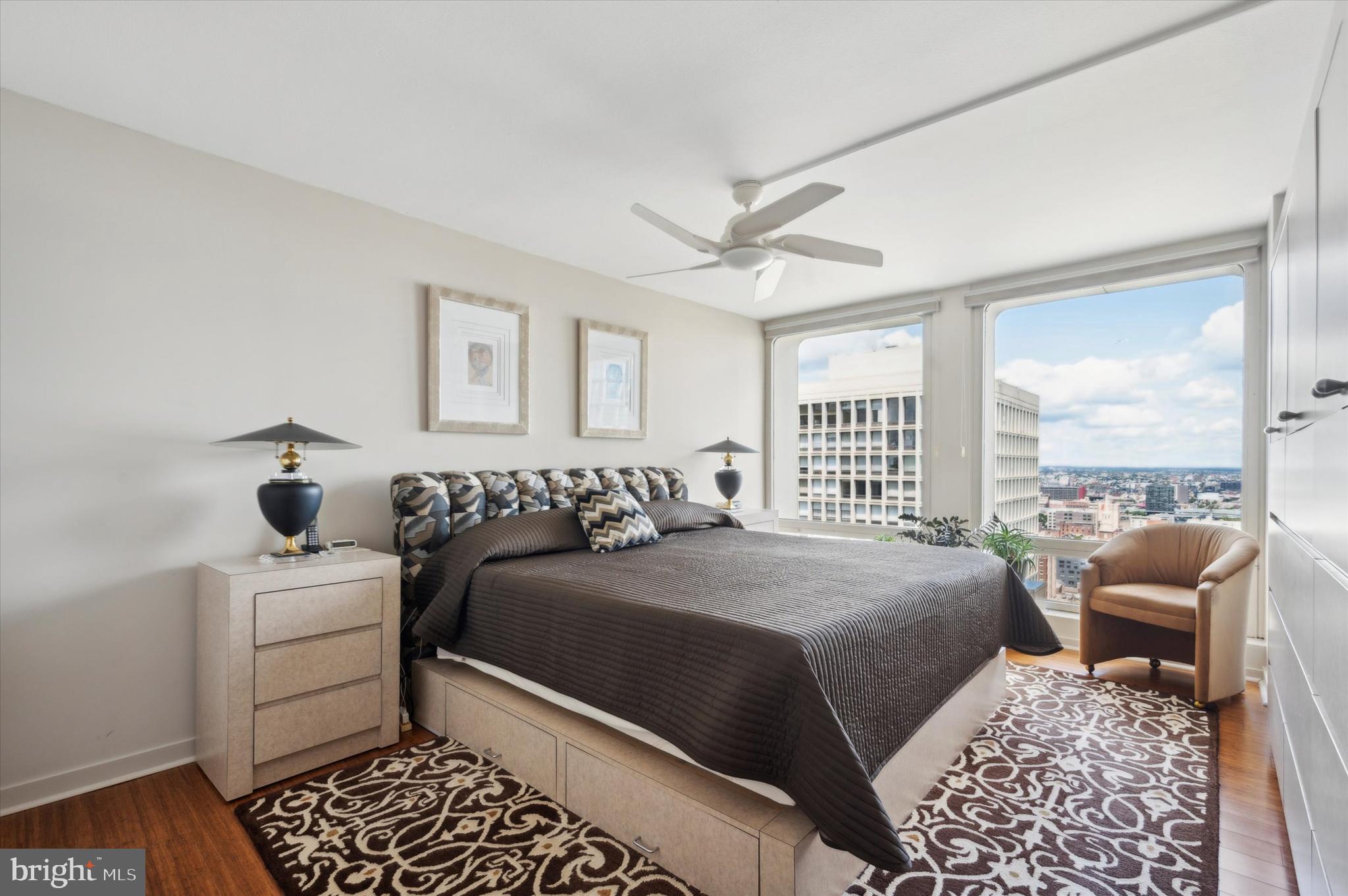 SOCIETY HILL - Residential