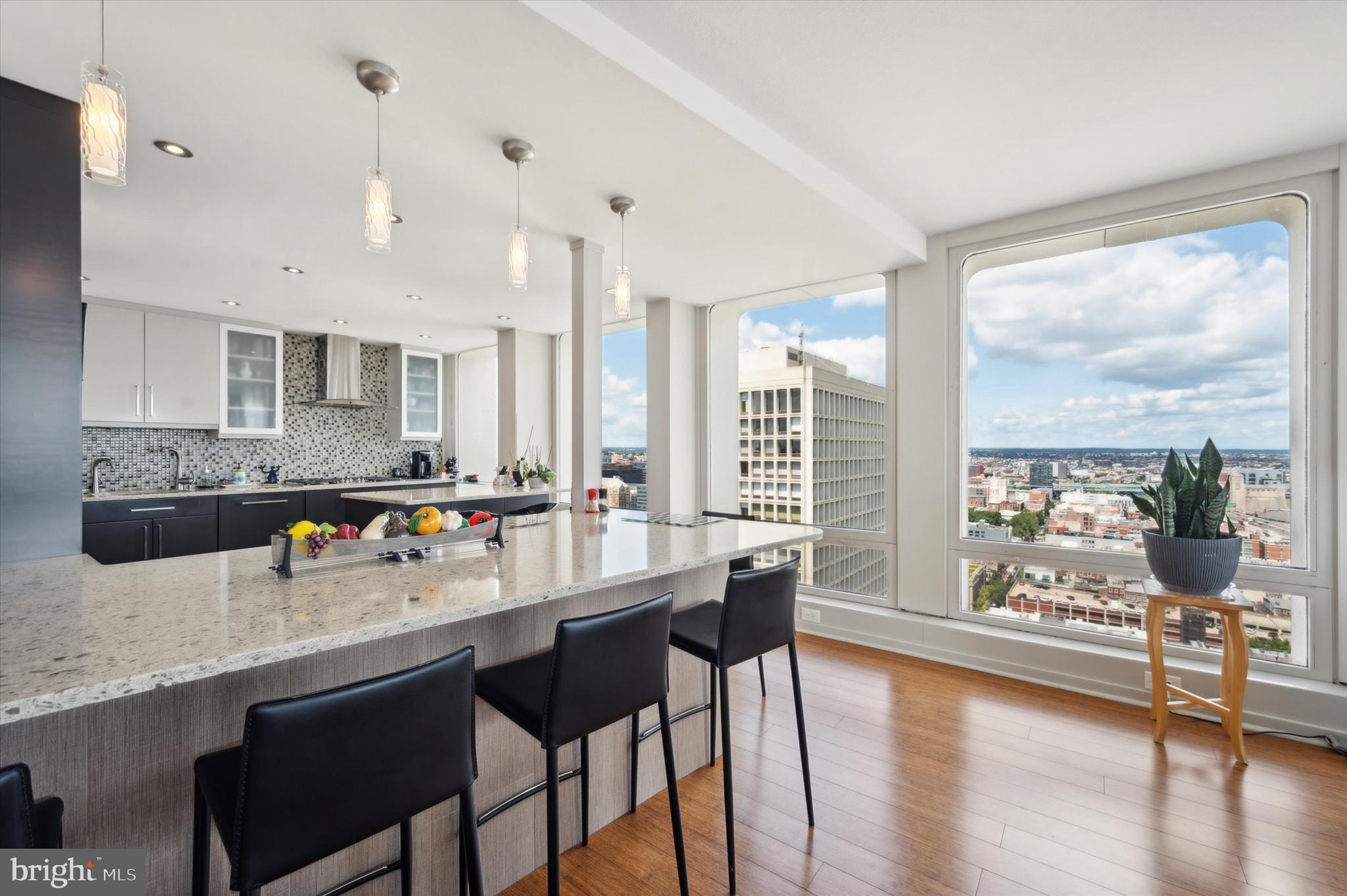 SOCIETY HILL - Residential