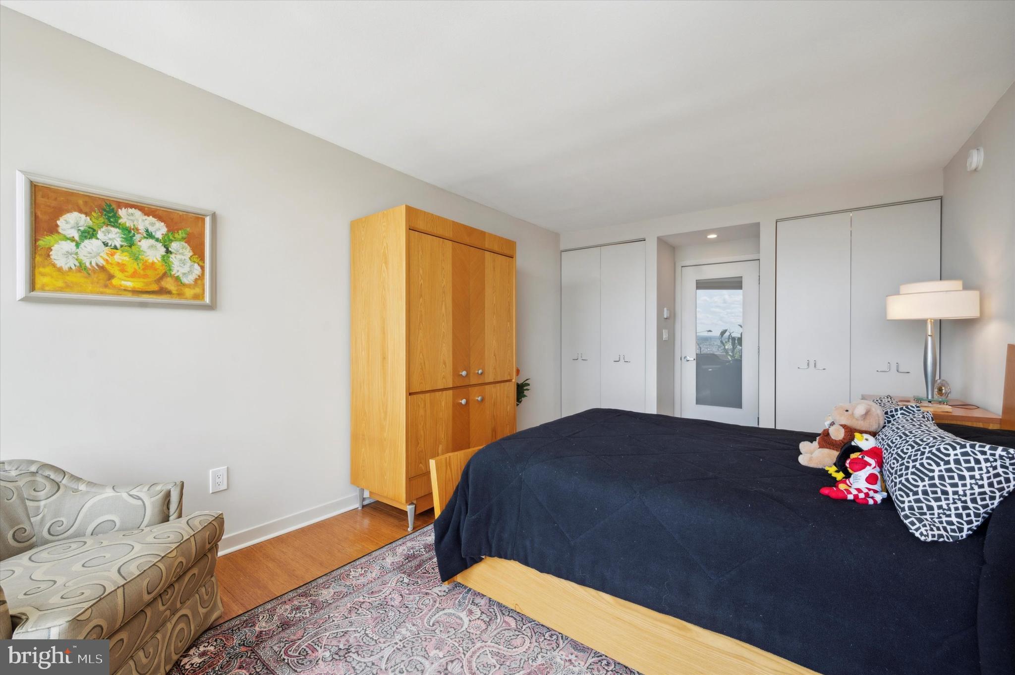 SOCIETY HILL - Residential