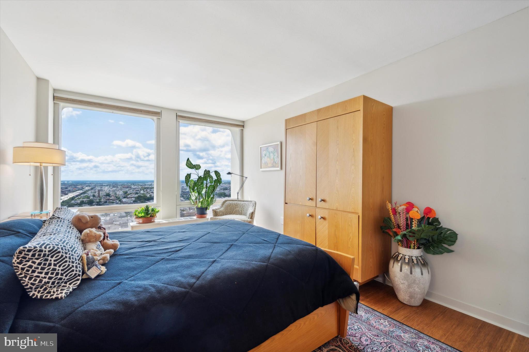 SOCIETY HILL - Residential