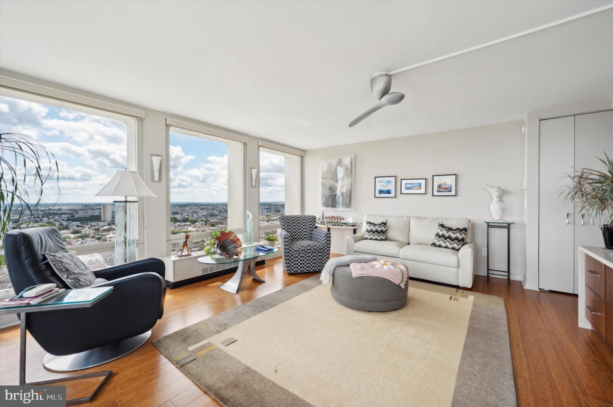 SOCIETY HILL - Residential