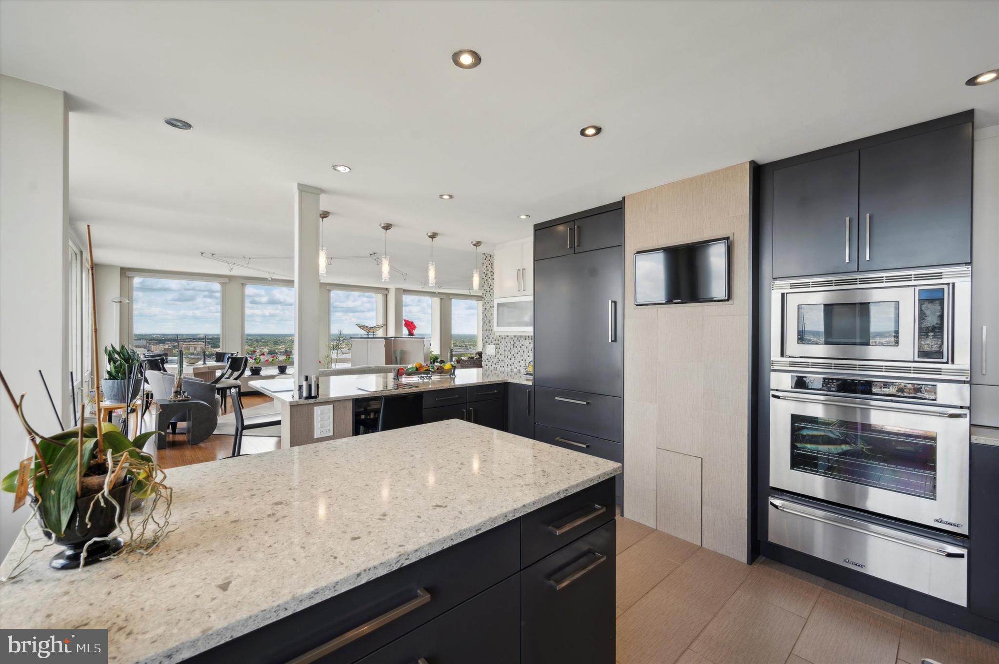 SOCIETY HILL - Residential