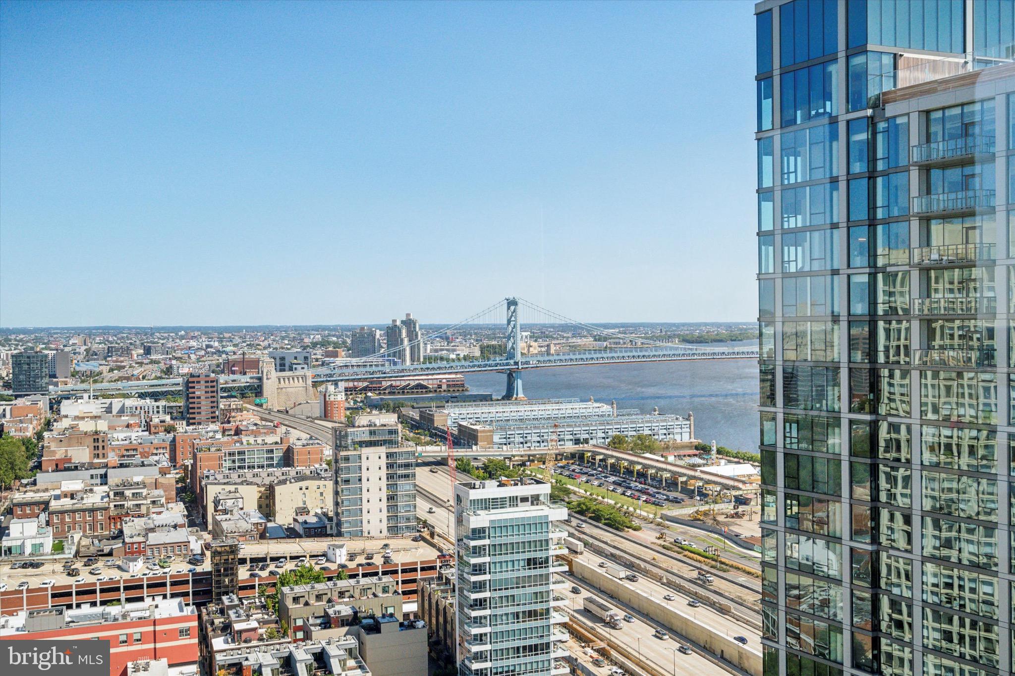 SOCIETY HILL - Residential