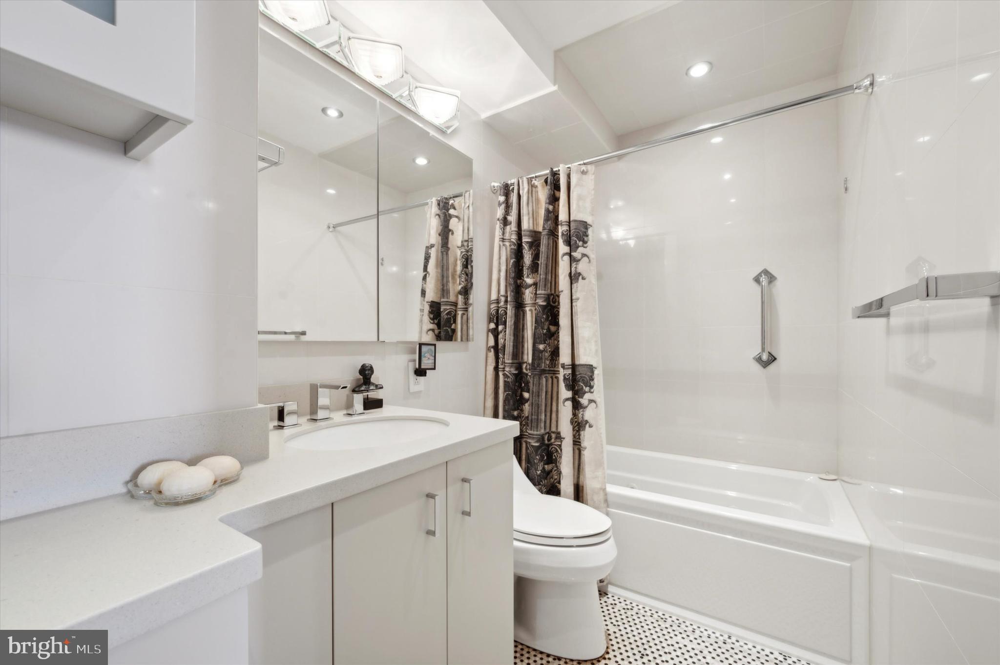 SOCIETY HILL - Residential