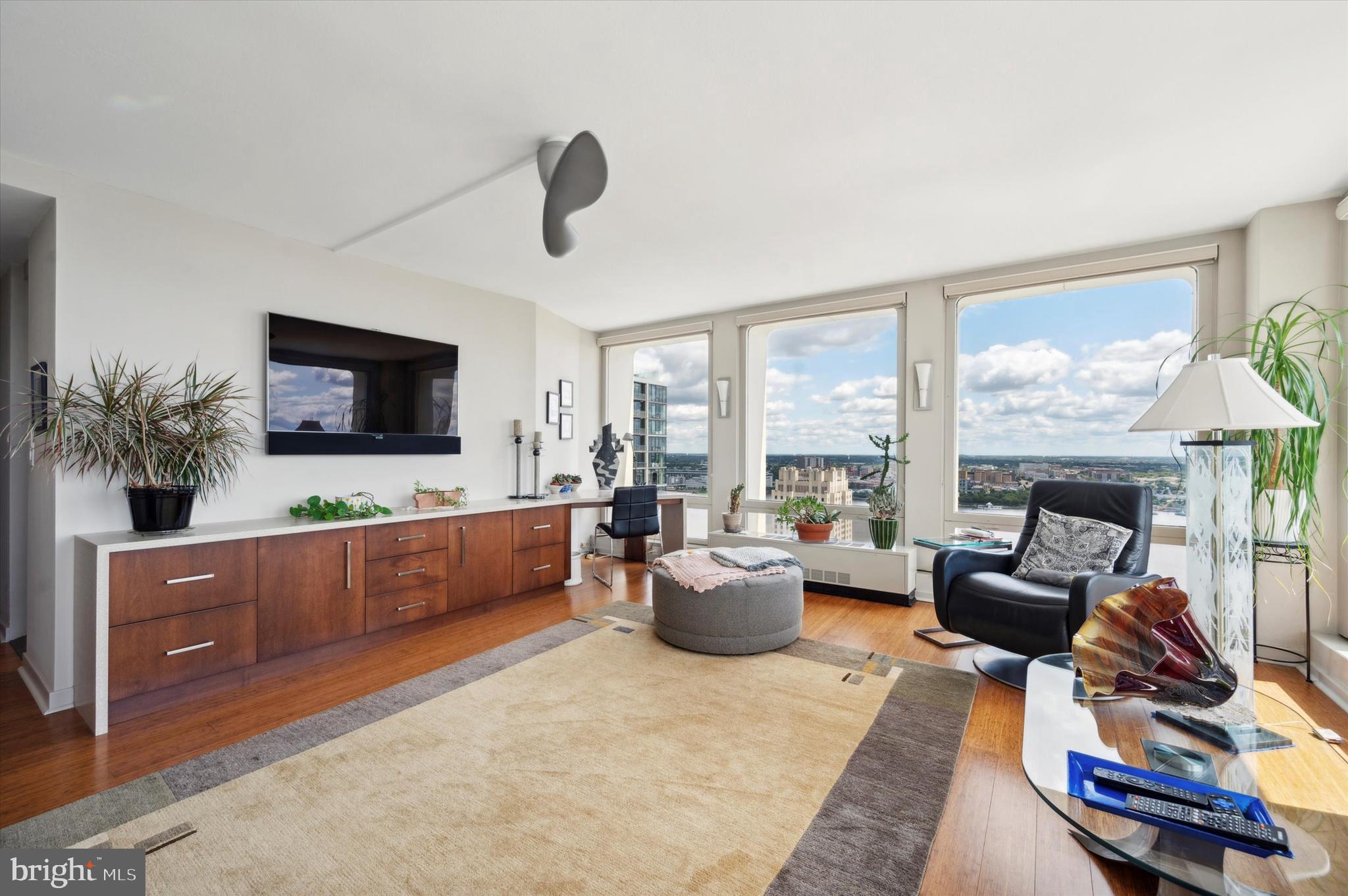 SOCIETY HILL - Residential