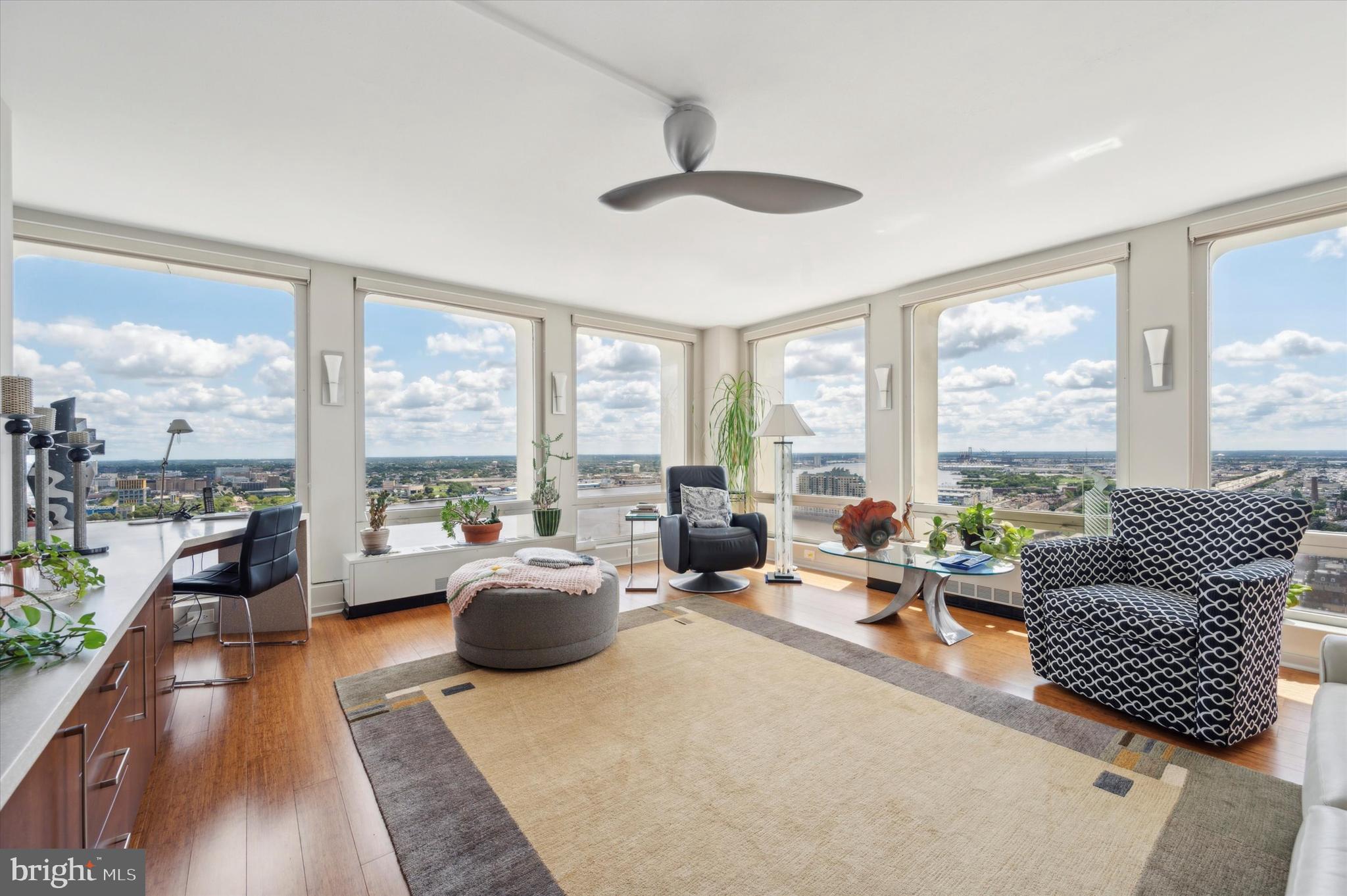 SOCIETY HILL - Residential