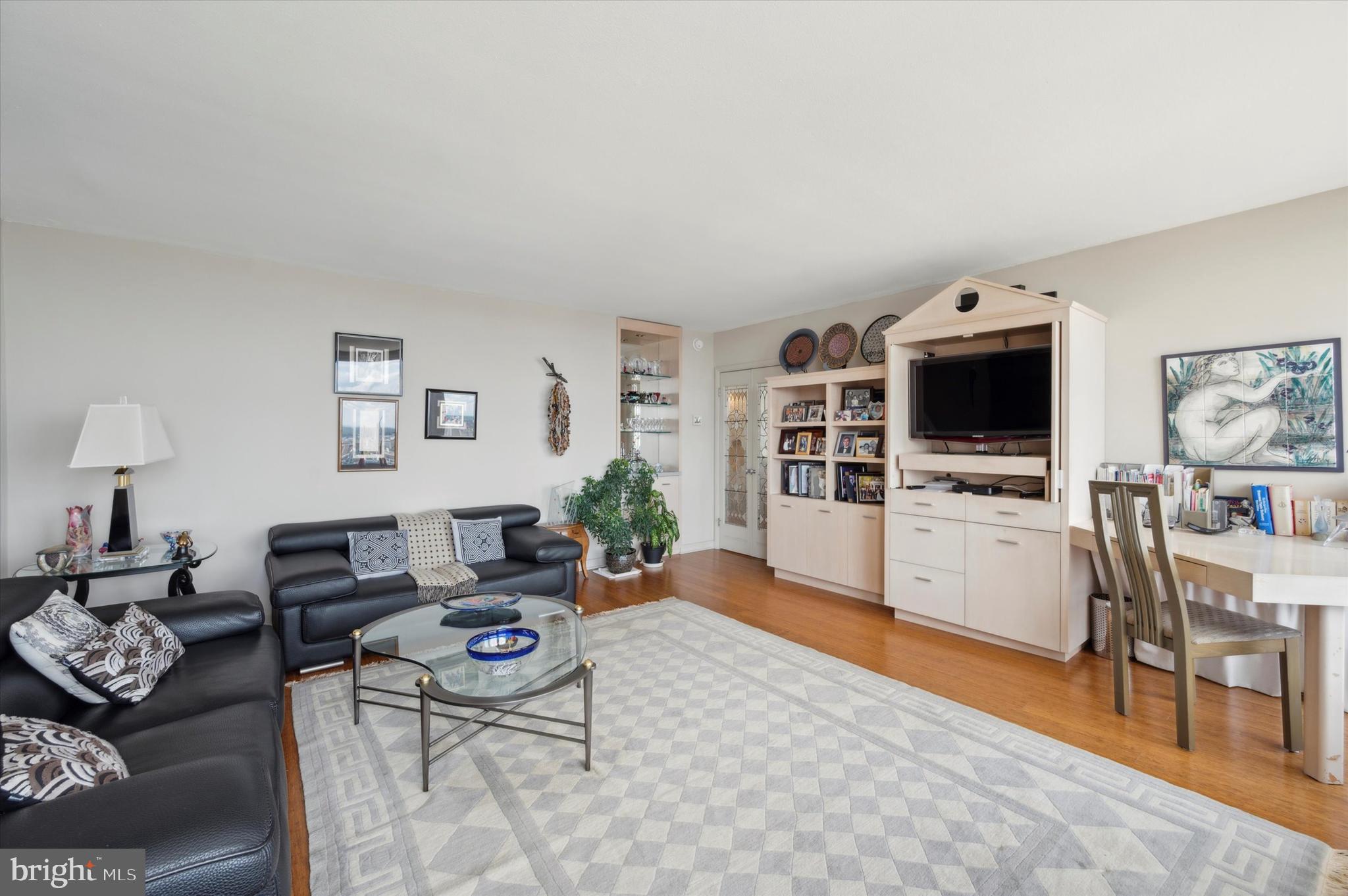 SOCIETY HILL - Residential