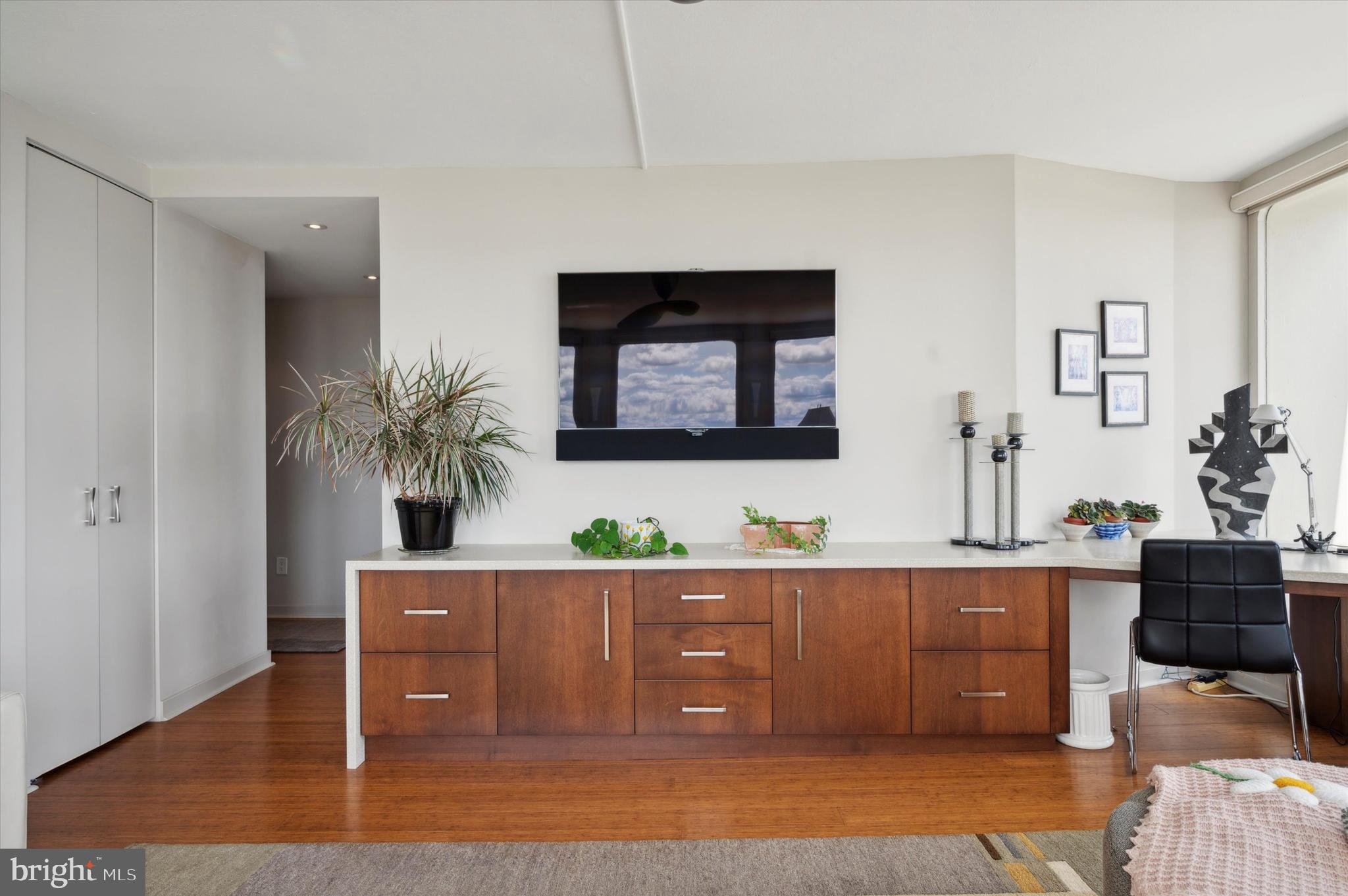 SOCIETY HILL - Residential