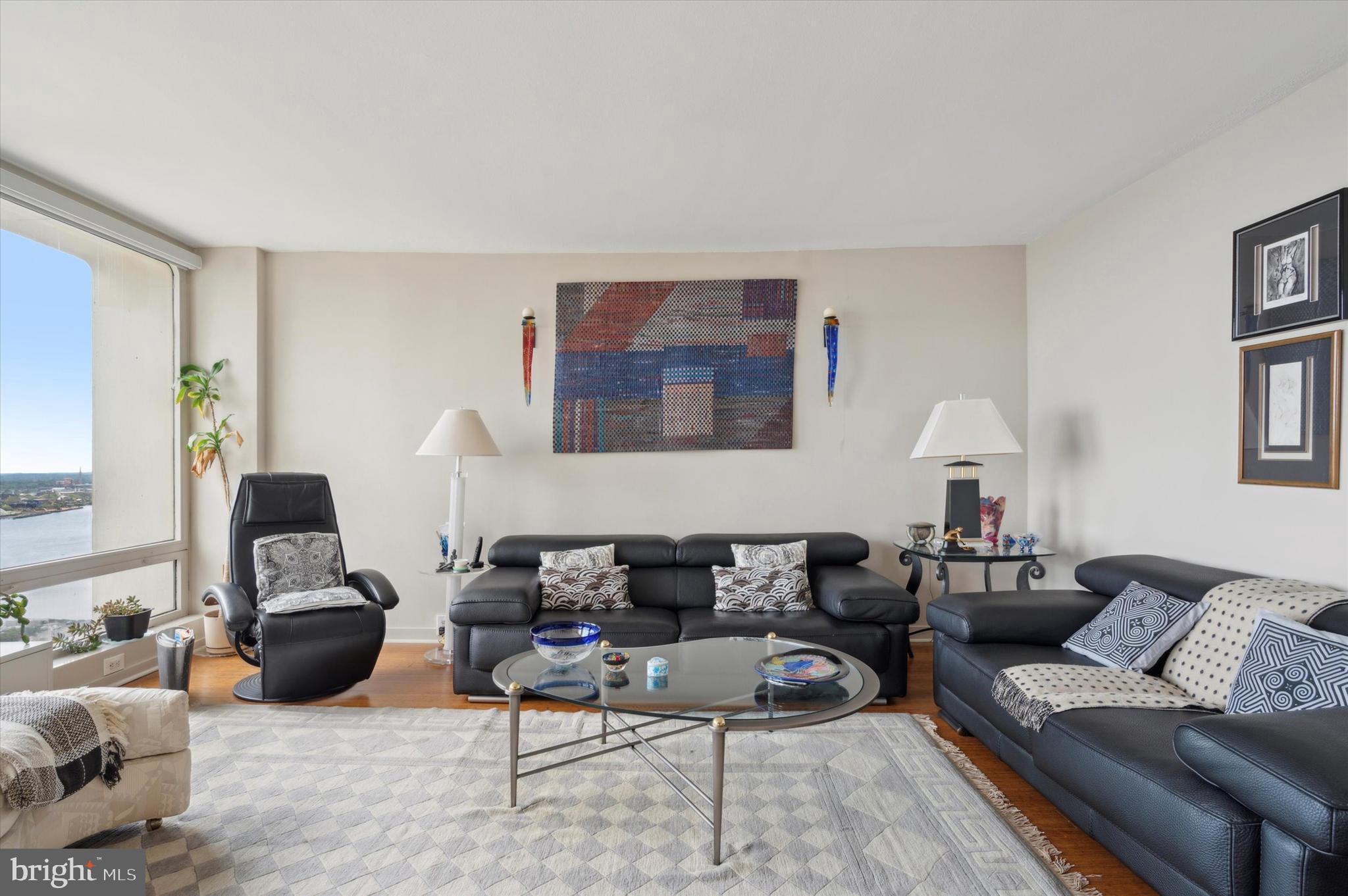 SOCIETY HILL - Residential