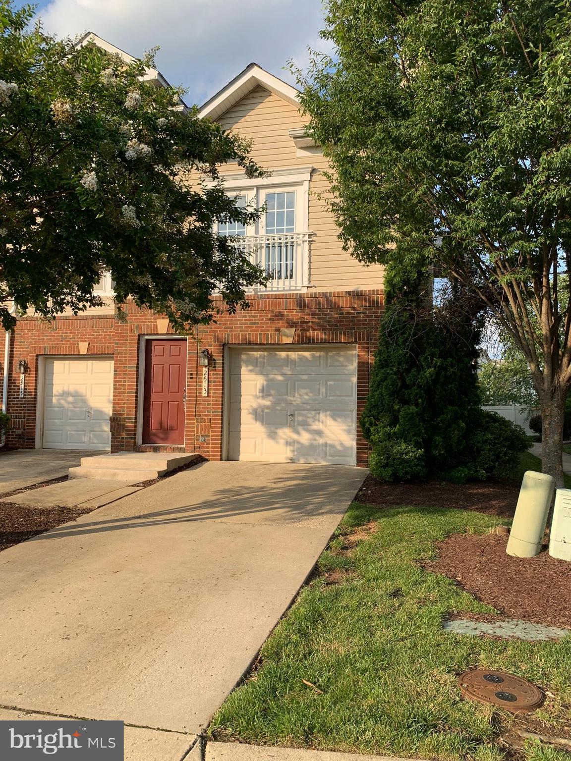 Beautifully remodeled townhome in highly desirable community!!! Contemporary corner property.
3 Bedrooms, 2 Full Bathrooms, New Stainless appliances, 42" Cabinets, Premium Quartz Countertops, Breakfast bar, Real Hardwood Flooring, Recessed Lighting, Walk-in Closets, Vaulted Ceilings, Fireplace, Soaking Tub, 2 Decks, Patio, Spacious Garage. The Community offers Pools, Fitness center, Clubhouse, Walking Paths, Playgrounds and Fields..