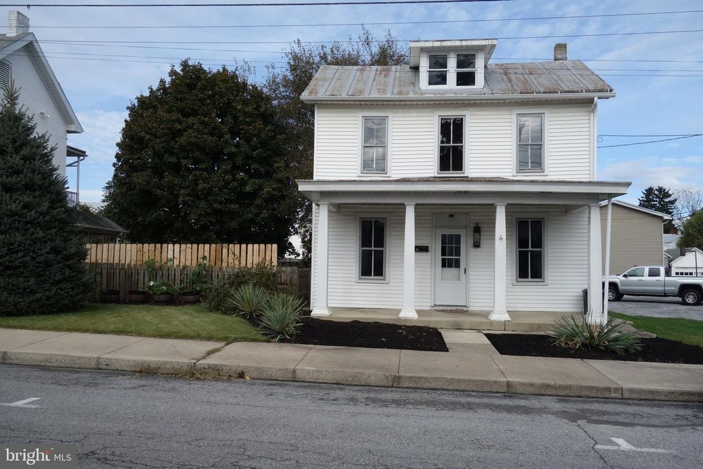 Photo of 311 E Garfield St, SHIPPENSBURG, PA 17257 (MLS # PACB2046096)