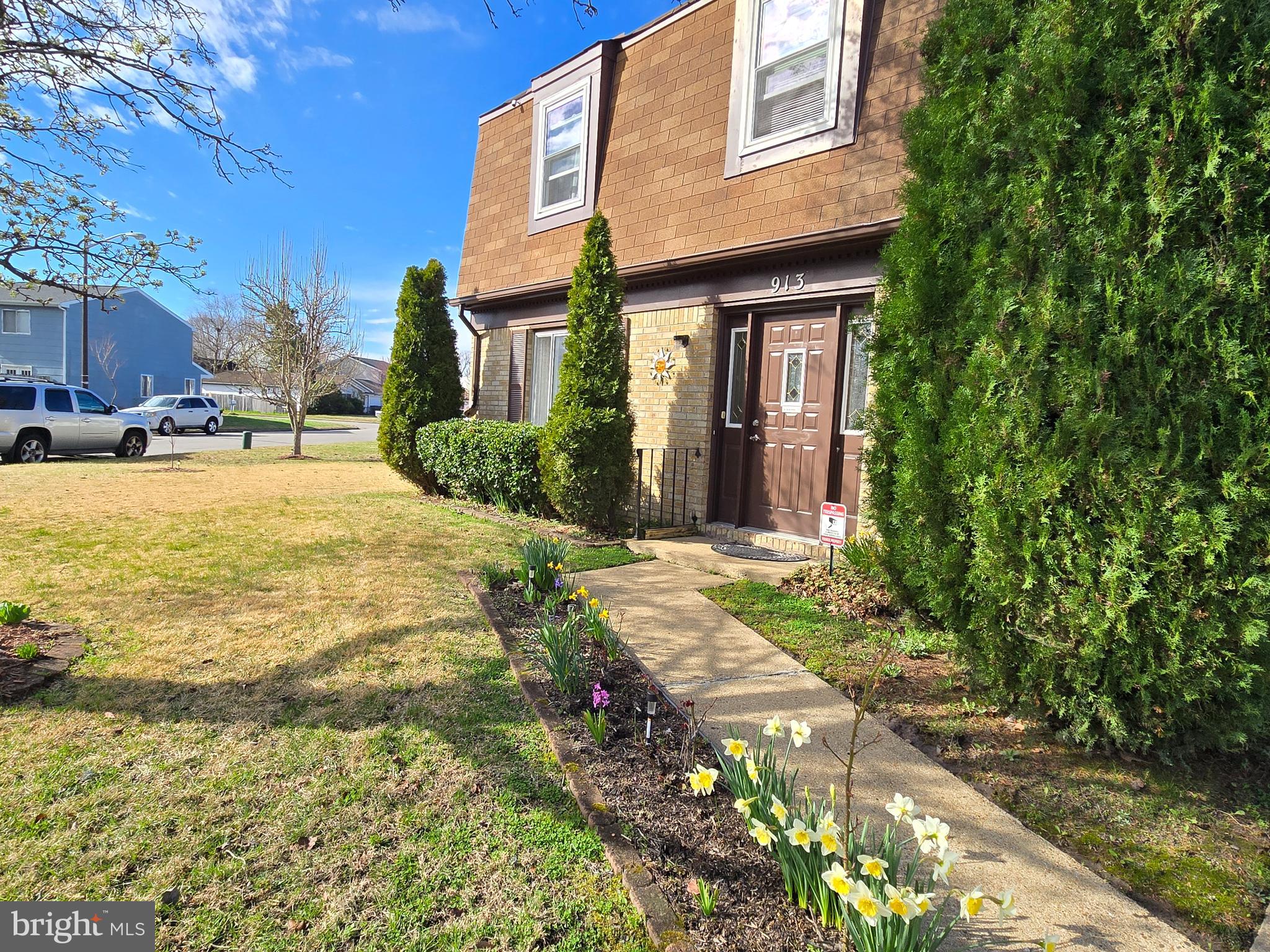 913 SPRING GARDEN LANE