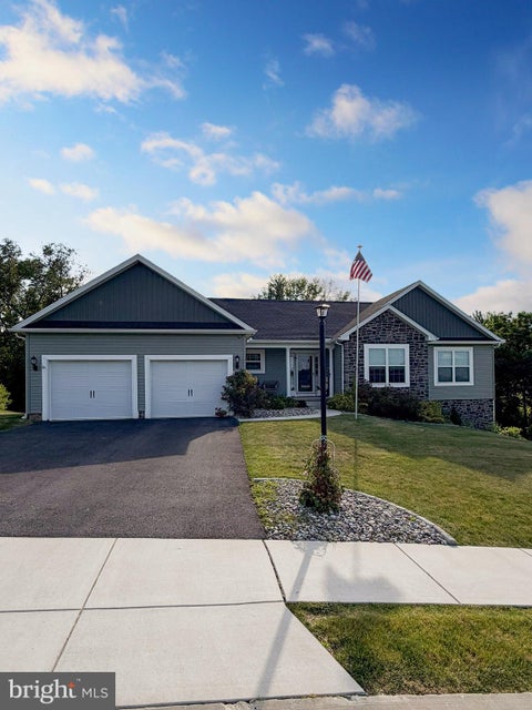 Homes For Sale - 43 Huntmaster Drive<br/> HANOVER, PA 17331