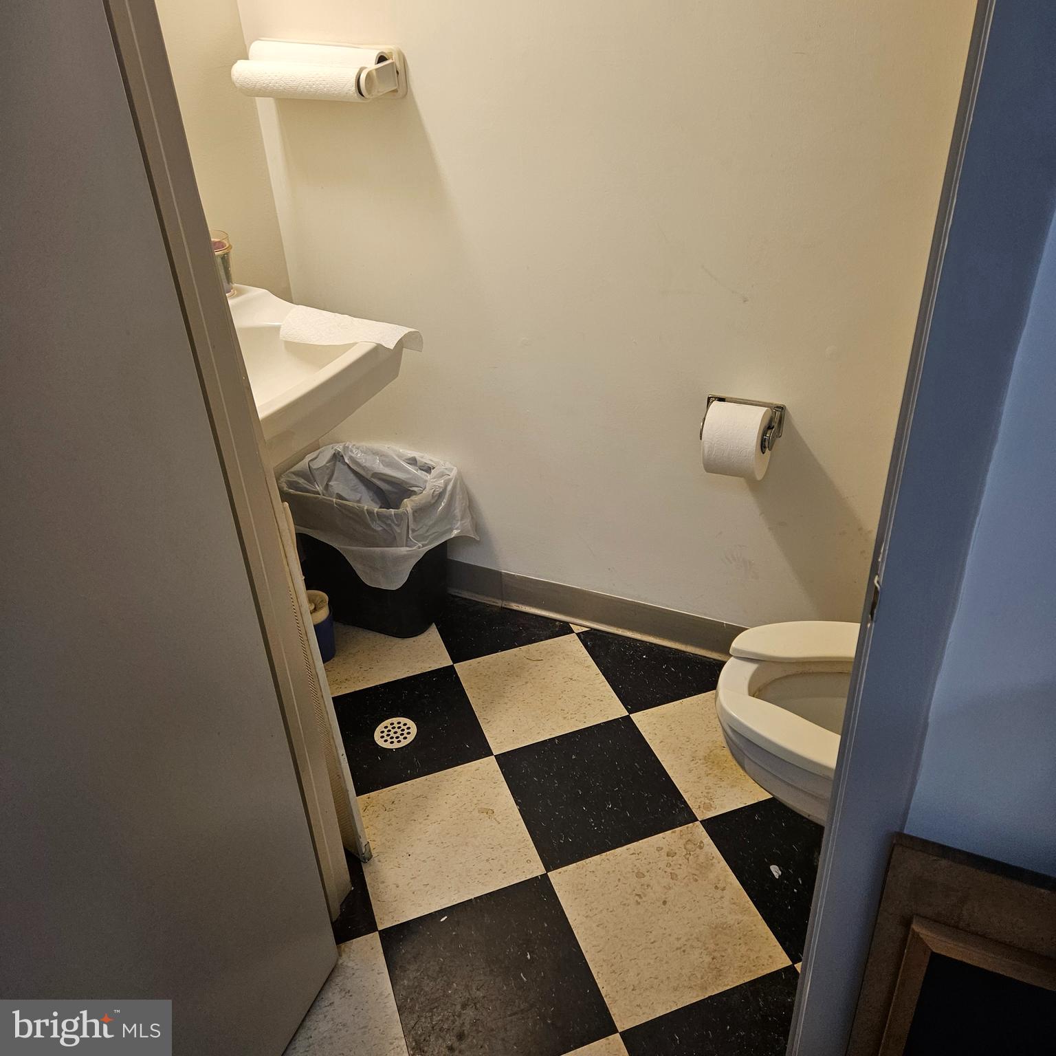 SAMANTHA'S CORNER - Commercial Sale