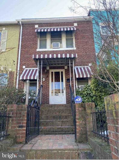 233 CROMWELL TERRACE NE