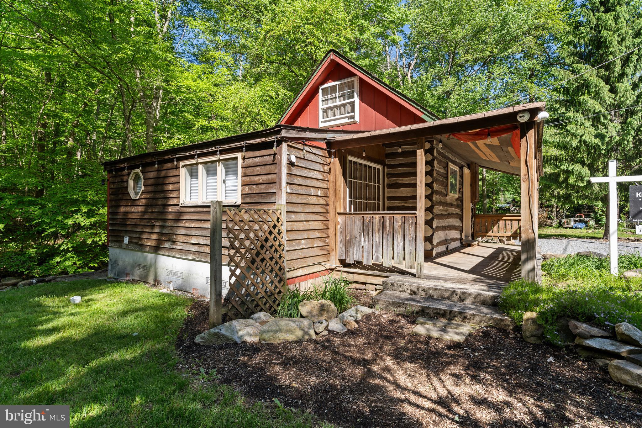 MOUNTAINDALE - Residential