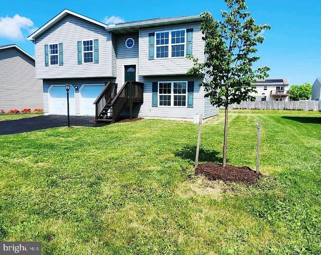 Photo of 142 Penn Oak Drive, Bainbridge, PA 17502 (MLS # PALA2050556)