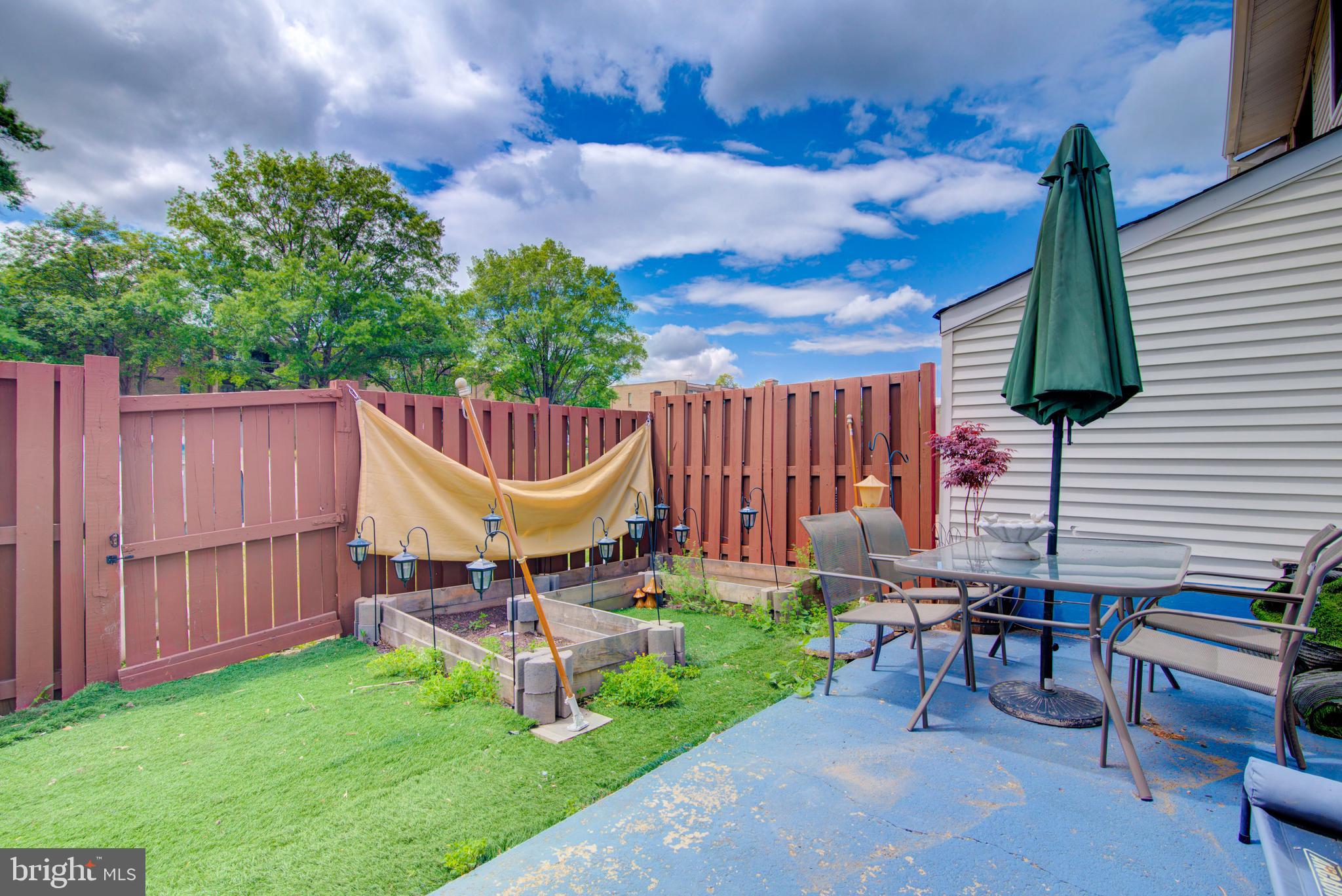 COVERSTONE SQUARE - Residential