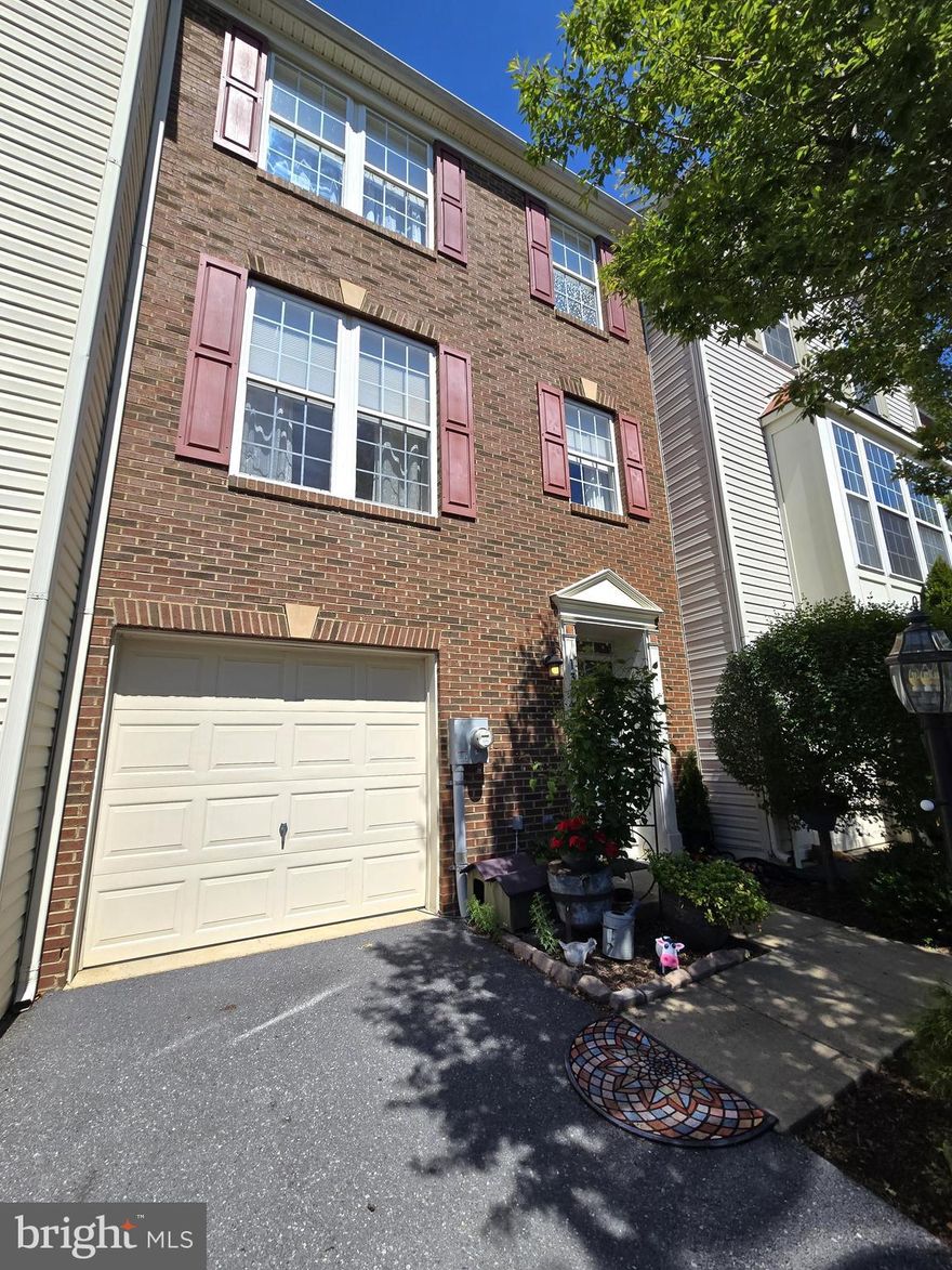 Welcome to 135 Pittman Ct- a well-maintained brick townhouse featuring 3 bedrooms, 2.5 bathrooms.
A cozy gas fireplace greets you on the lower level, creating the perfect setting for a relaxing living room or recreational space. On the main level, you’ll find a spacious living room and a well-equipped kitchen featuring stainless steel appliances, a kitchen island, and multiple dining area options.
The primary suite includes a walk-in closet and a primary bathroom with a double-sink vanity, soaking tub, and walk-in shower. Two additional bedrooms on the upper level provide plenty of space for family, guests, or a home office.
The 1-car garage includes a large shelving unit for extra storage. Enjoy outdoor living on the rear deck or in the backyard, perfect for relaxing or entertaining.  Recent updates include: Roof in 2021, HVAC 2021, gas water heater 2023, stove in 2024  . Conveniently located near commuter routes, schools, and sh2024.
