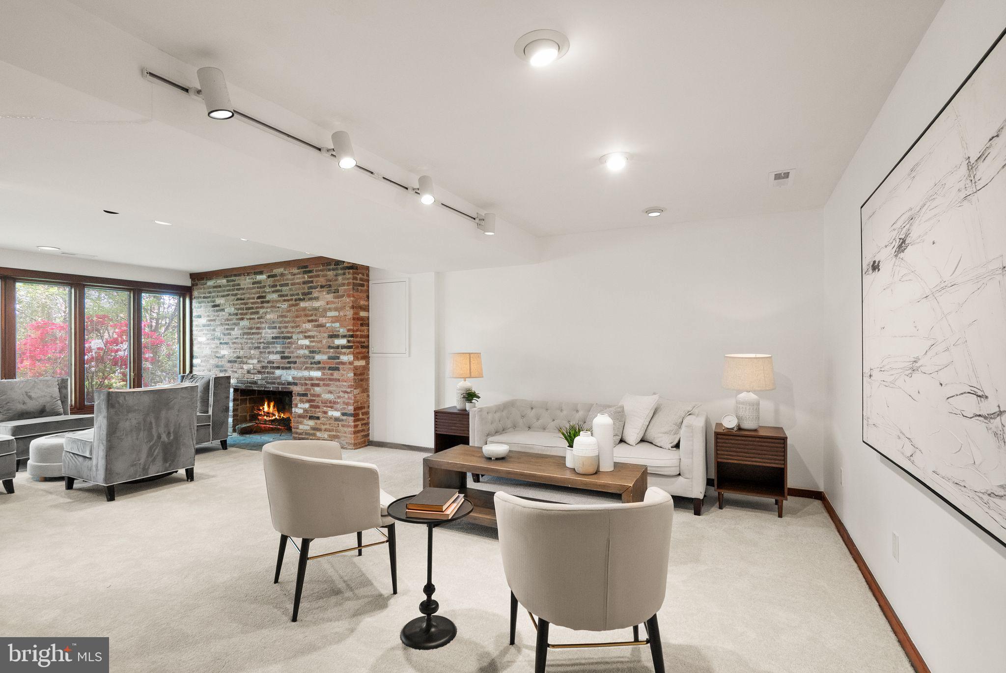 HIGH POINT - Residential