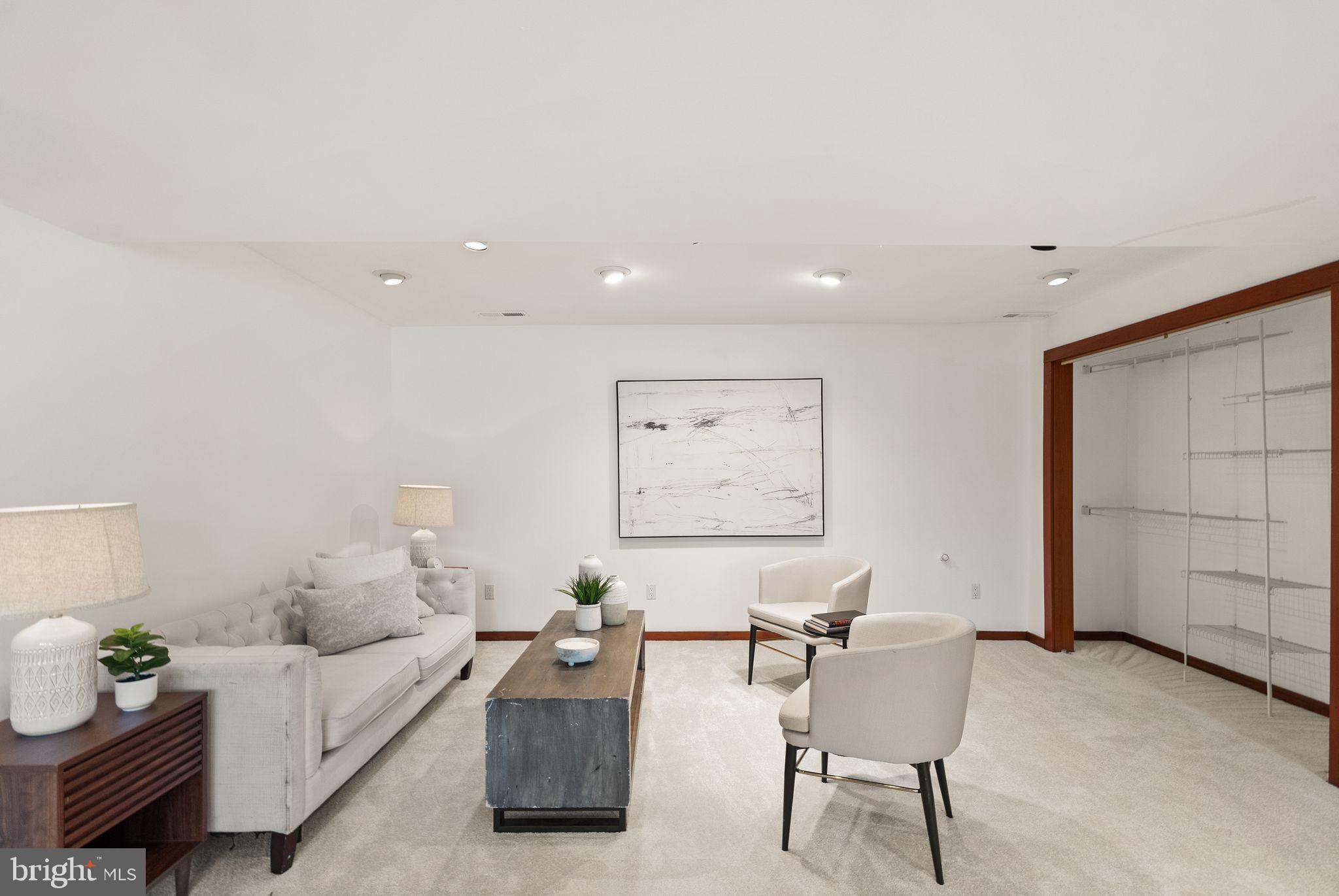 HIGH POINT - Residential