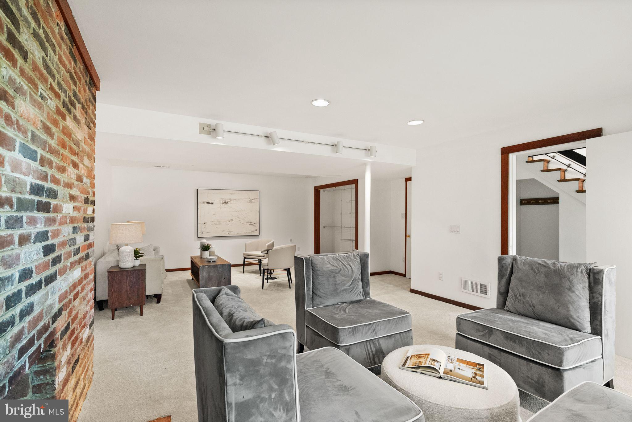 HIGH POINT - Residential