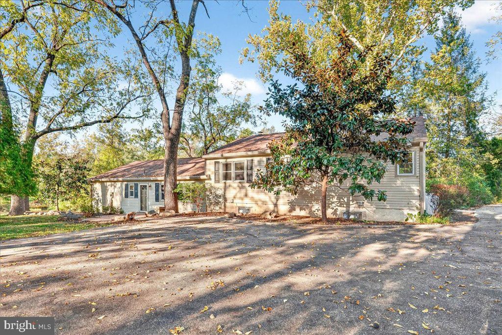 Photo of 121 Midway Road, PHOENIXVILLE, PA 19460 (MLS # PACT2110332)