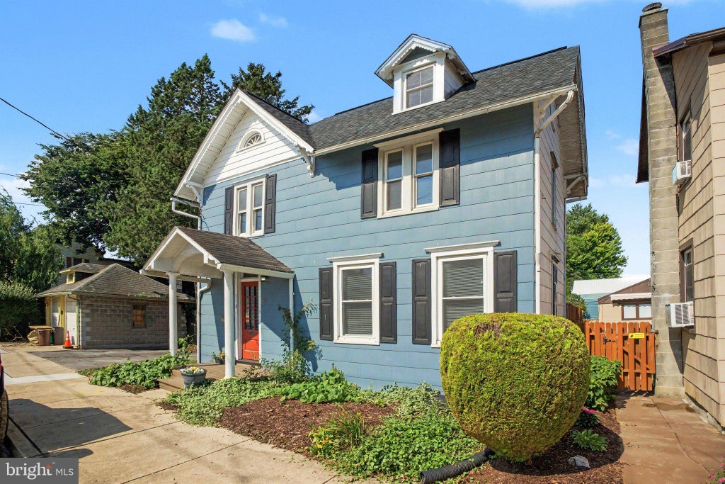 Photo of 110 N Barbara Street, MOUNT JOY, PA 17552 (MLS # PALA2093328)