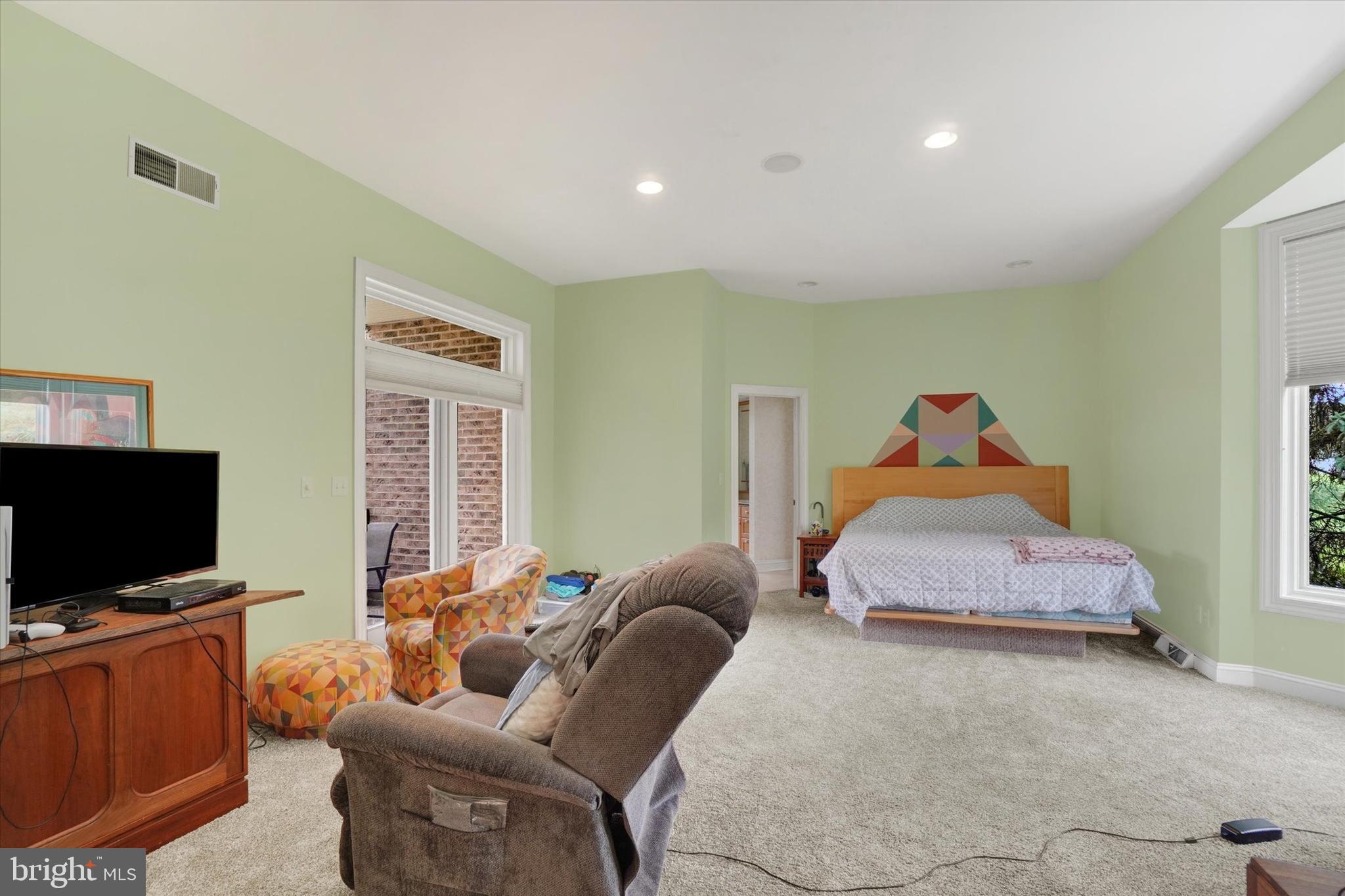 DEER CHASE - Residential