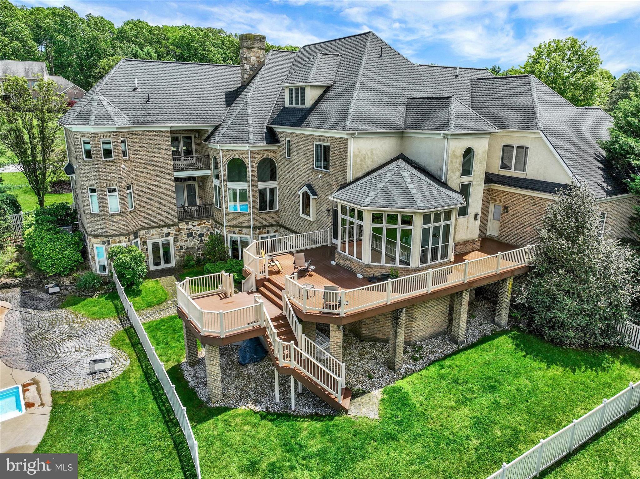 DEER CHASE - Residential