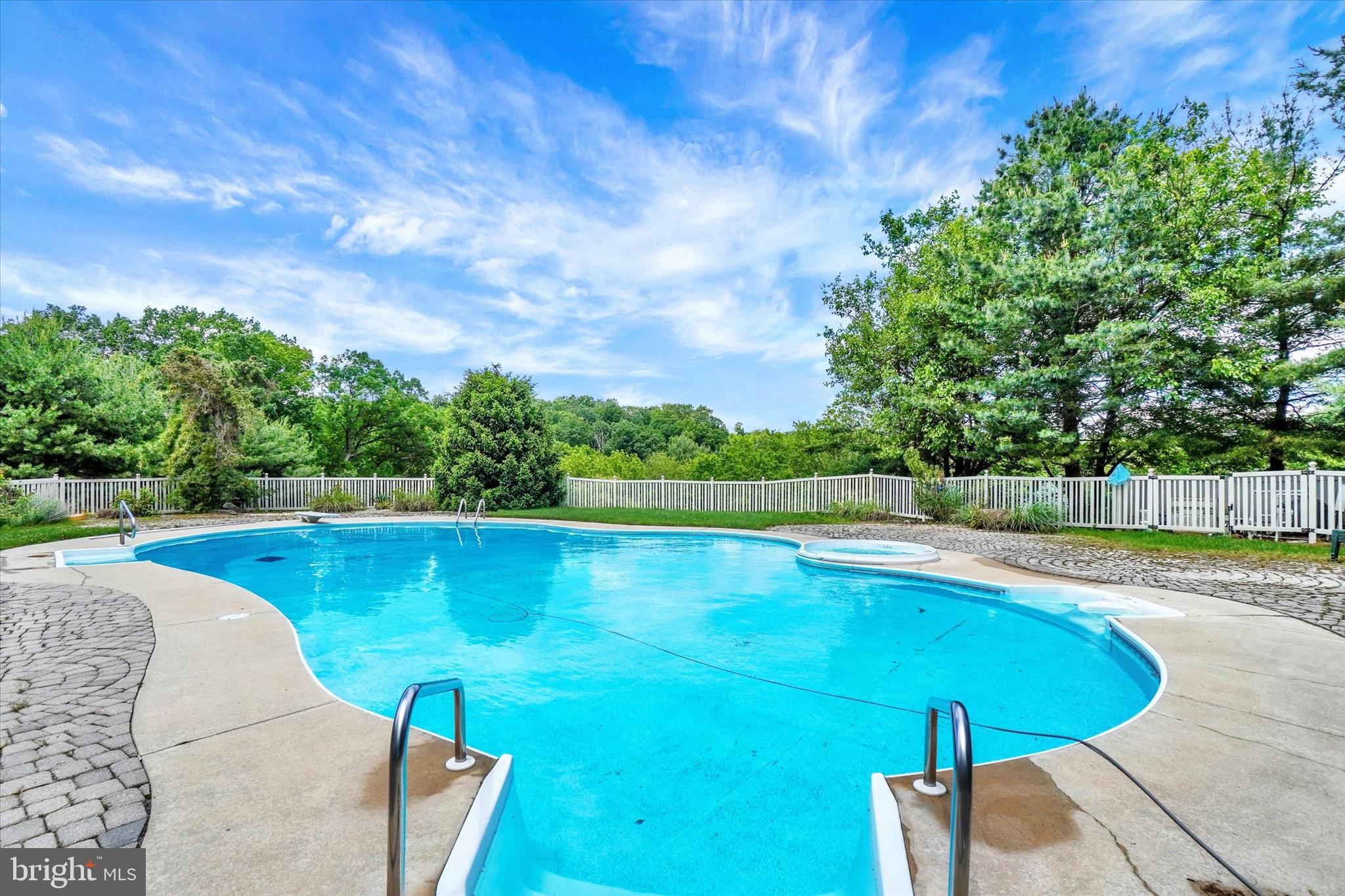 DEER CHASE - Residential