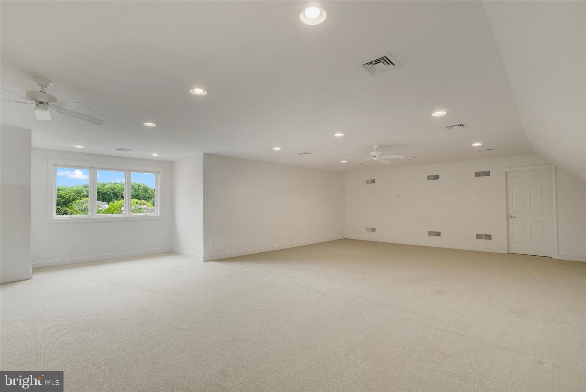 DEER CHASE - Residential