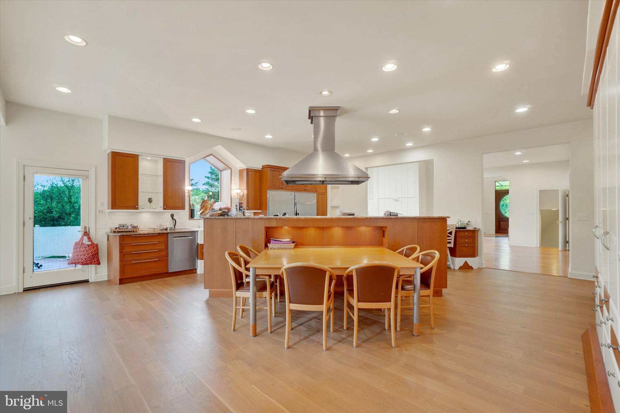 DEER CHASE - Residential