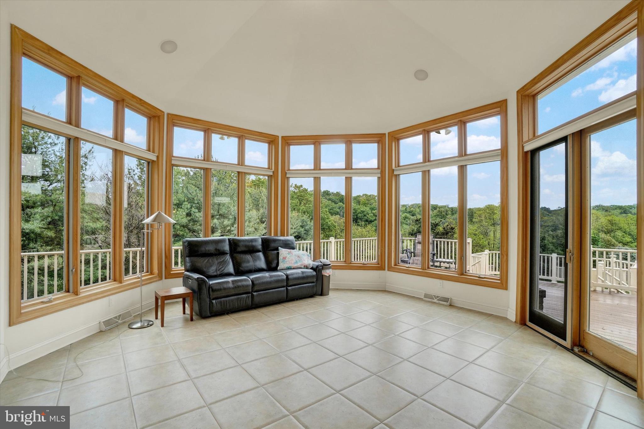 DEER CHASE - Residential