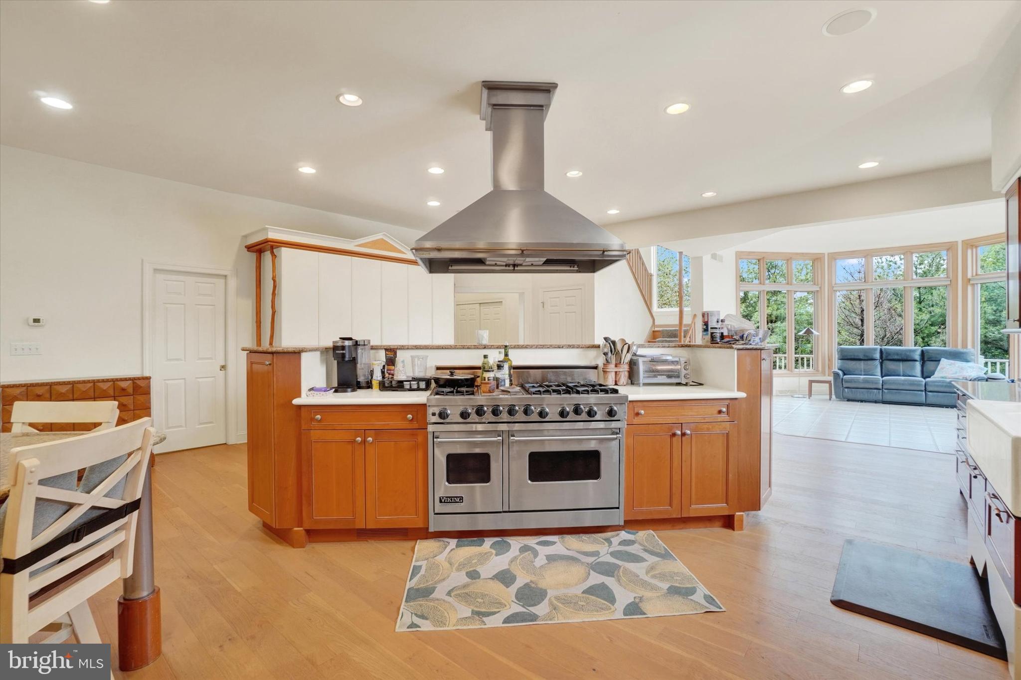 DEER CHASE - Residential